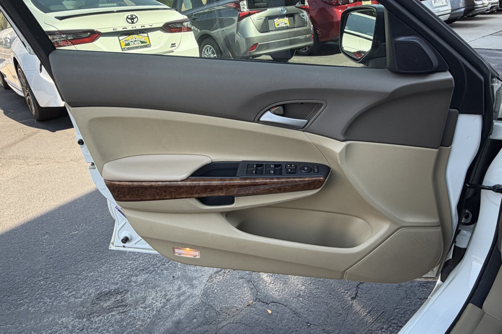 2010 White Diamond Pearl /Tan Honda Accord EX (1HGCP3F75AA) with an V6 3.5 Liter engine, Automatic transmission, located at 2304 W. Main St., Boise, ID, 83702, (208) 342-7777, 43.622105, -116.218658 - Backup Camera! Hard To Find! Upgraded Audio Visual System!- Photo#8