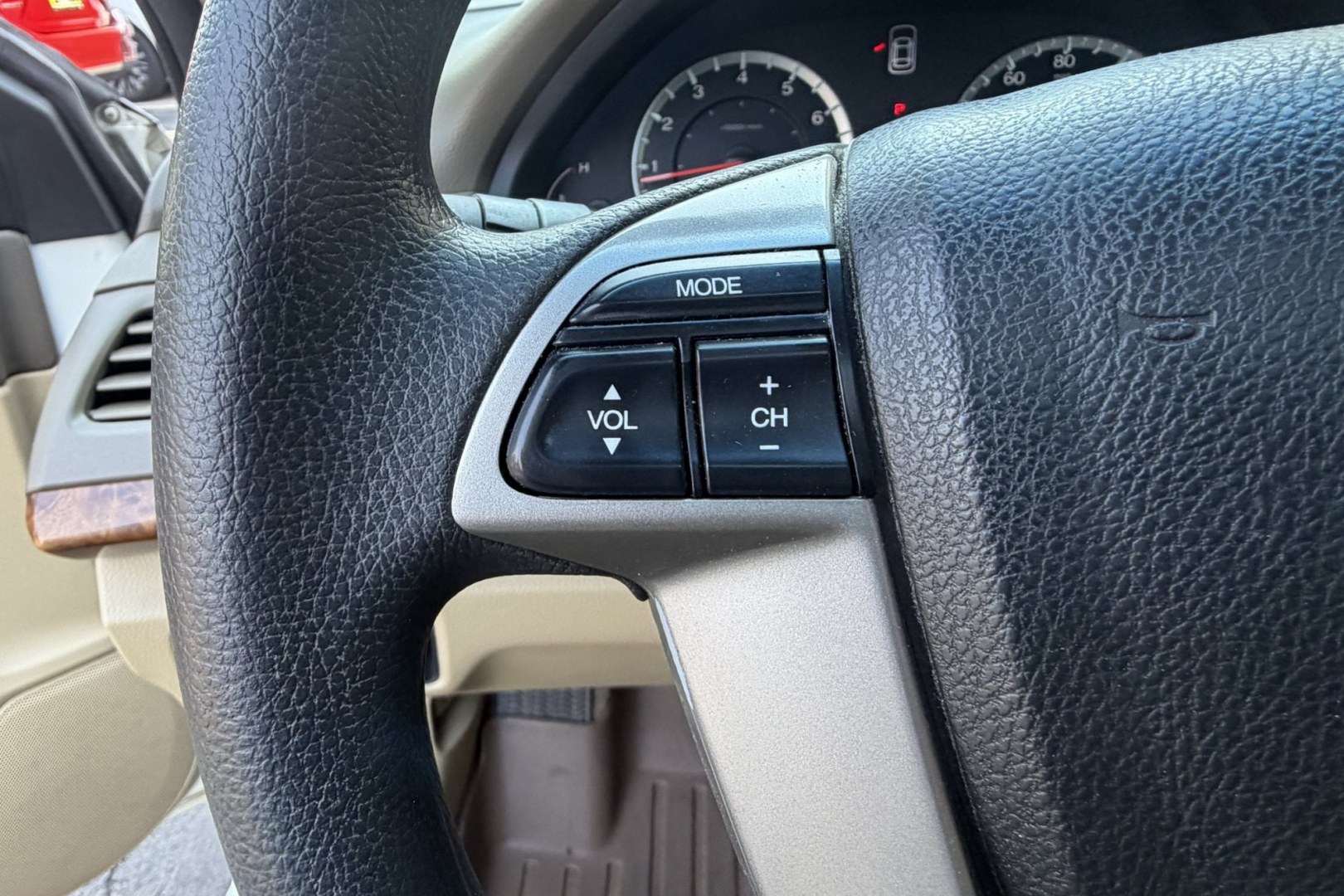 2010 White Diamond Pearl /Tan Honda Accord EX (1HGCP3F75AA) with an V6 3.5 Liter engine, Automatic transmission, located at 2304 W. Main St., Boise, ID, 83702, (208) 342-7777, 43.622105, -116.218658 - Backup Camera! Hard To Find! Upgraded Audio Visual System!- Photo#9