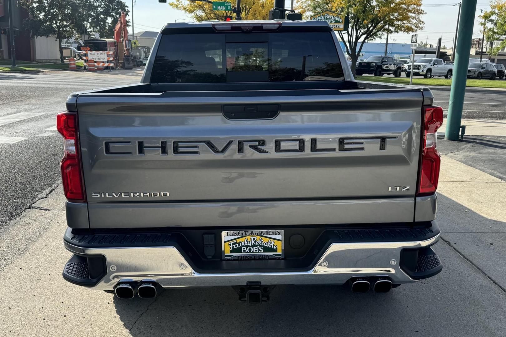 2021 Satin Steel Metallic /Jet Black Chevrolet Silverado 1500 Crew Cab LTZ (1GCUYGED5MZ) with an V8 5.3 Liter engine, Automatic 8 Speed transmission, located at 2304 W. Main St., Boise, ID, 83702, (208) 342-7777, 43.622105, -116.218658 - Clean And Highly Optioned LTZ! - Photo#1