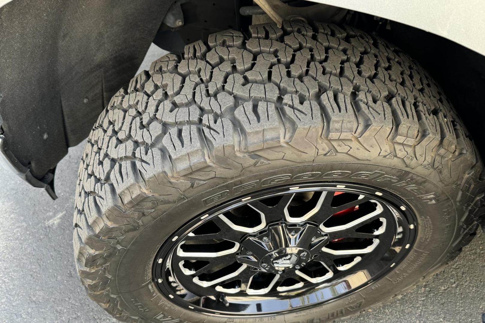 2021 Satin Steel Metallic /Jet Black Chevrolet Silverado 1500 Crew Cab LTZ (1GCUYGED5MZ) with an V8 5.3 Liter engine, Automatic 8 Speed transmission, located at 2304 W. Main St., Boise, ID, 83702, (208) 342-7777, 43.622105, -116.218658 - Clean And Highly Optioned LTZ! - Photo#15