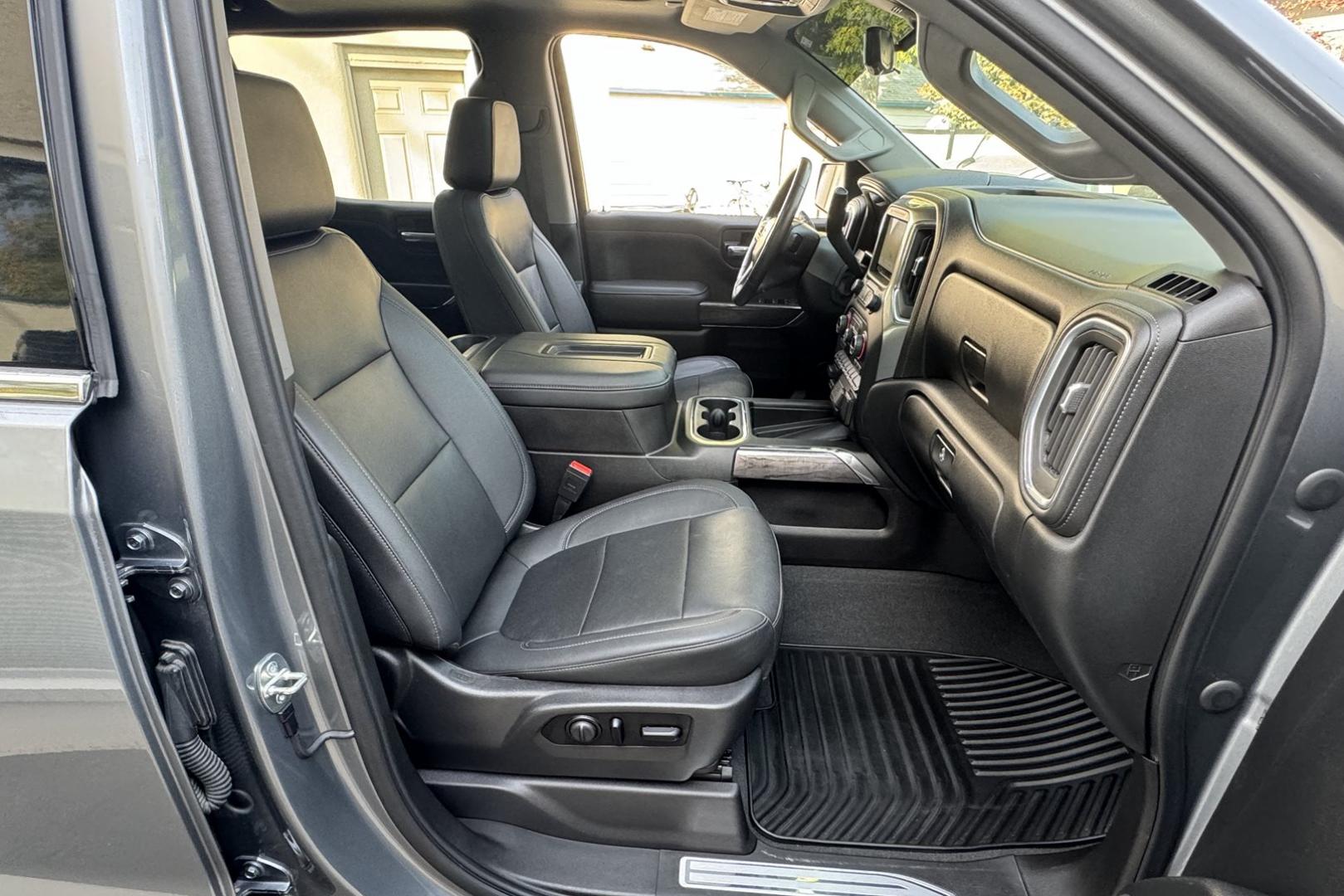 2021 Satin Steel Metallic /Jet Black Chevrolet Silverado 1500 Crew Cab LTZ (1GCUYGED5MZ) with an V8 5.3 Liter engine, Automatic 8 Speed transmission, located at 2304 W. Main St., Boise, ID, 83702, (208) 342-7777, 43.622105, -116.218658 - Clean And Highly Optioned LTZ! - Photo#17