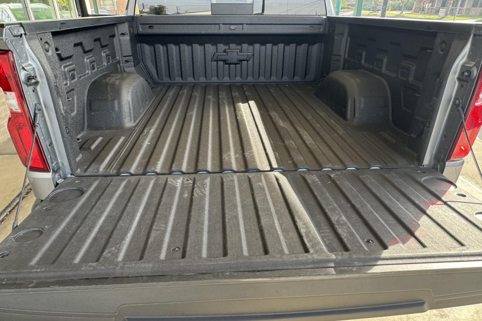 2021 Satin Steel Metallic /Jet Black Chevrolet Silverado 1500 Crew Cab LTZ (1GCUYGED5MZ) with an V8 5.3 Liter engine, Automatic 8 Speed transmission, located at 2304 W. Main St., Boise, ID, 83702, (208) 342-7777, 43.622105, -116.218658 - Clean And Highly Optioned LTZ! - Photo#27