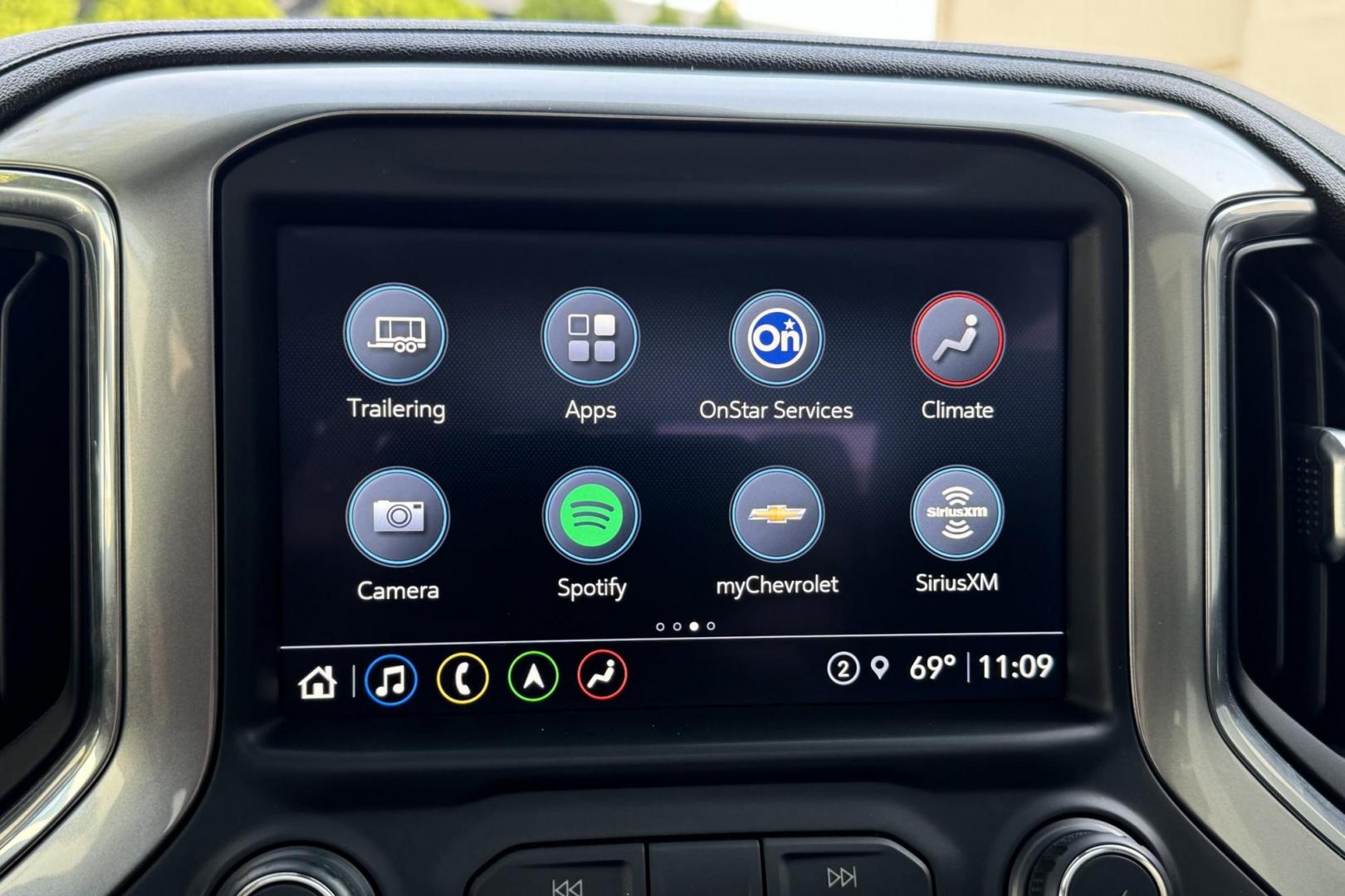 2021 Satin Steel Metallic /Jet Black Chevrolet Silverado 1500 Crew Cab LTZ (1GCUYGED5MZ) with an V8 5.3 Liter engine, Automatic 8 Speed transmission, located at 2304 W. Main St., Boise, ID, 83702, (208) 342-7777, 43.622105, -116.218658 - Clean And Highly Optioned LTZ! - Photo#6
