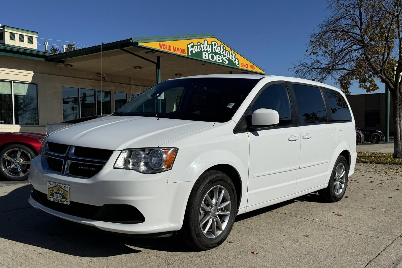2016 White /Black Dodge Grand Caravan SE Plus (2C4RDGBG6GR) with an V6 3.6 Liter engine, Automatic transmission, located at 2304 W. Main St., Boise, ID, 83702, (208) 342-7777, 43.622105, -116.218658 - Stow And Go Seating! 7 Passenger - Photo#0