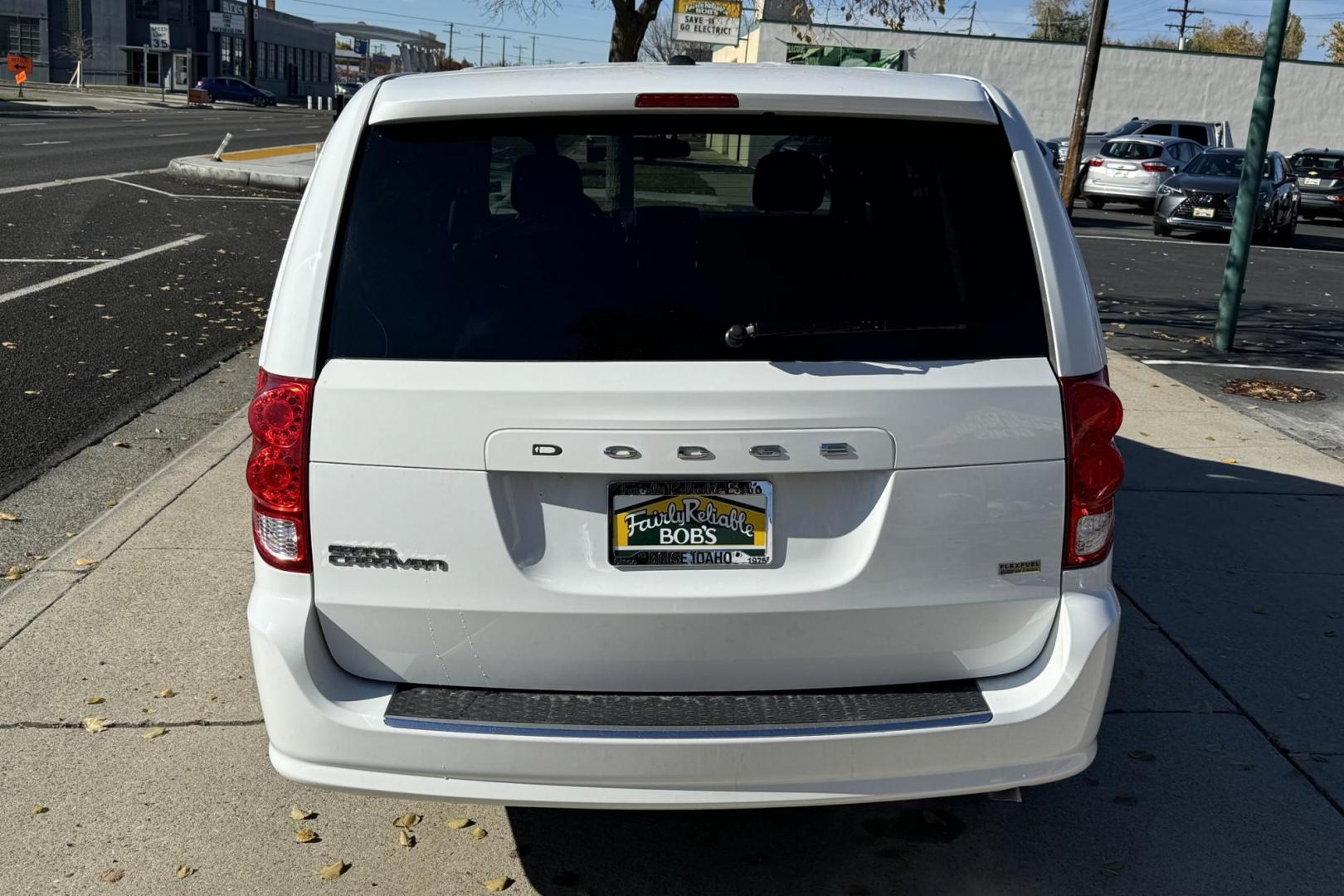 2016 White /Black Dodge Grand Caravan SE Plus (2C4RDGBG6GR) with an V6 3.6 Liter engine, Automatic transmission, located at 2304 W. Main St., Boise, ID, 83702, (208) 342-7777, 43.622105, -116.218658 - Stow And Go Seating! 7 Passenger - Photo#1