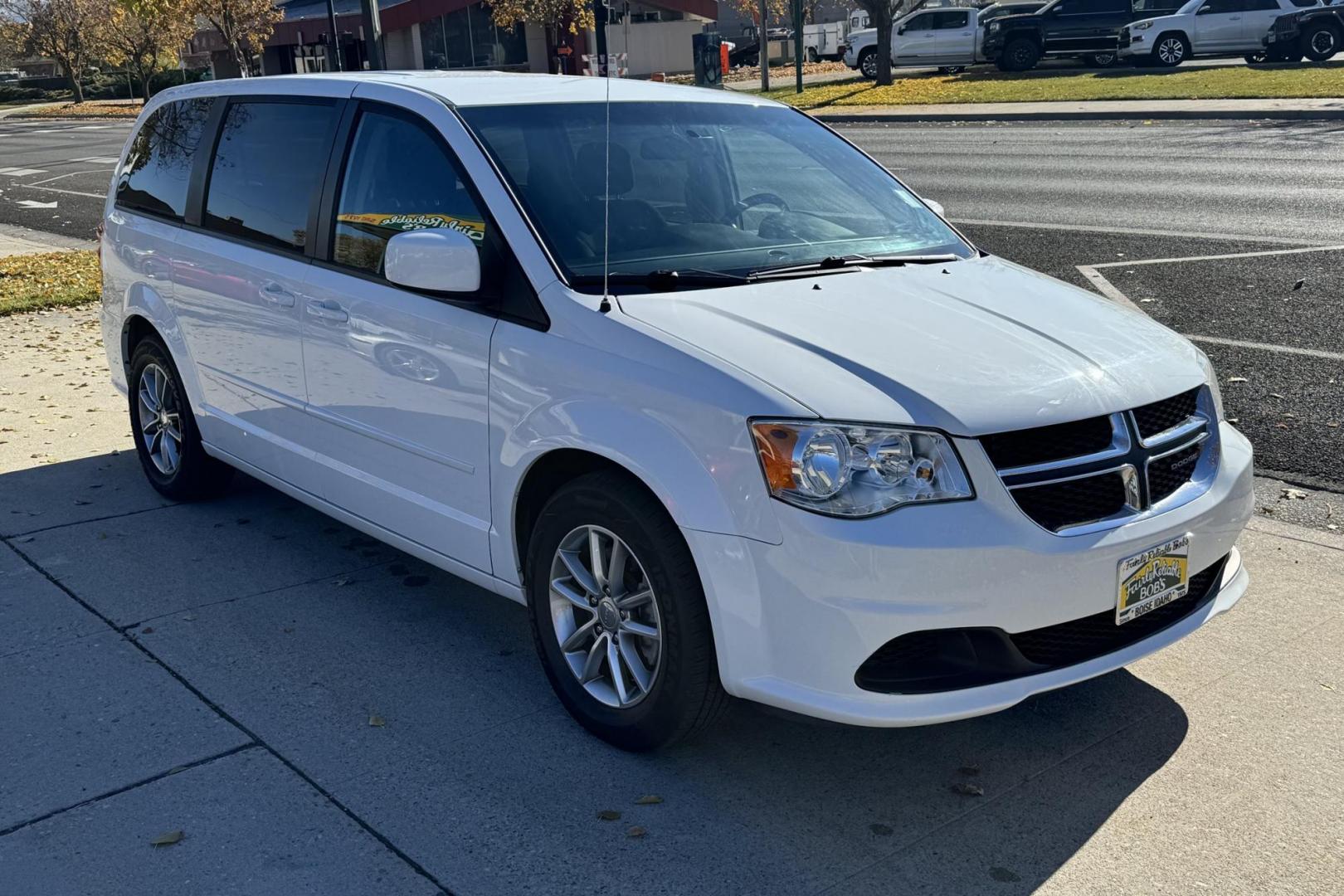 2016 White /Black Dodge Grand Caravan SE Plus (2C4RDGBG6GR) with an V6 3.6 Liter engine, Automatic transmission, located at 2304 W. Main St., Boise, ID, 83702, (208) 342-7777, 43.622105, -116.218658 - Stow And Go Seating! 7 Passenger - Photo#2