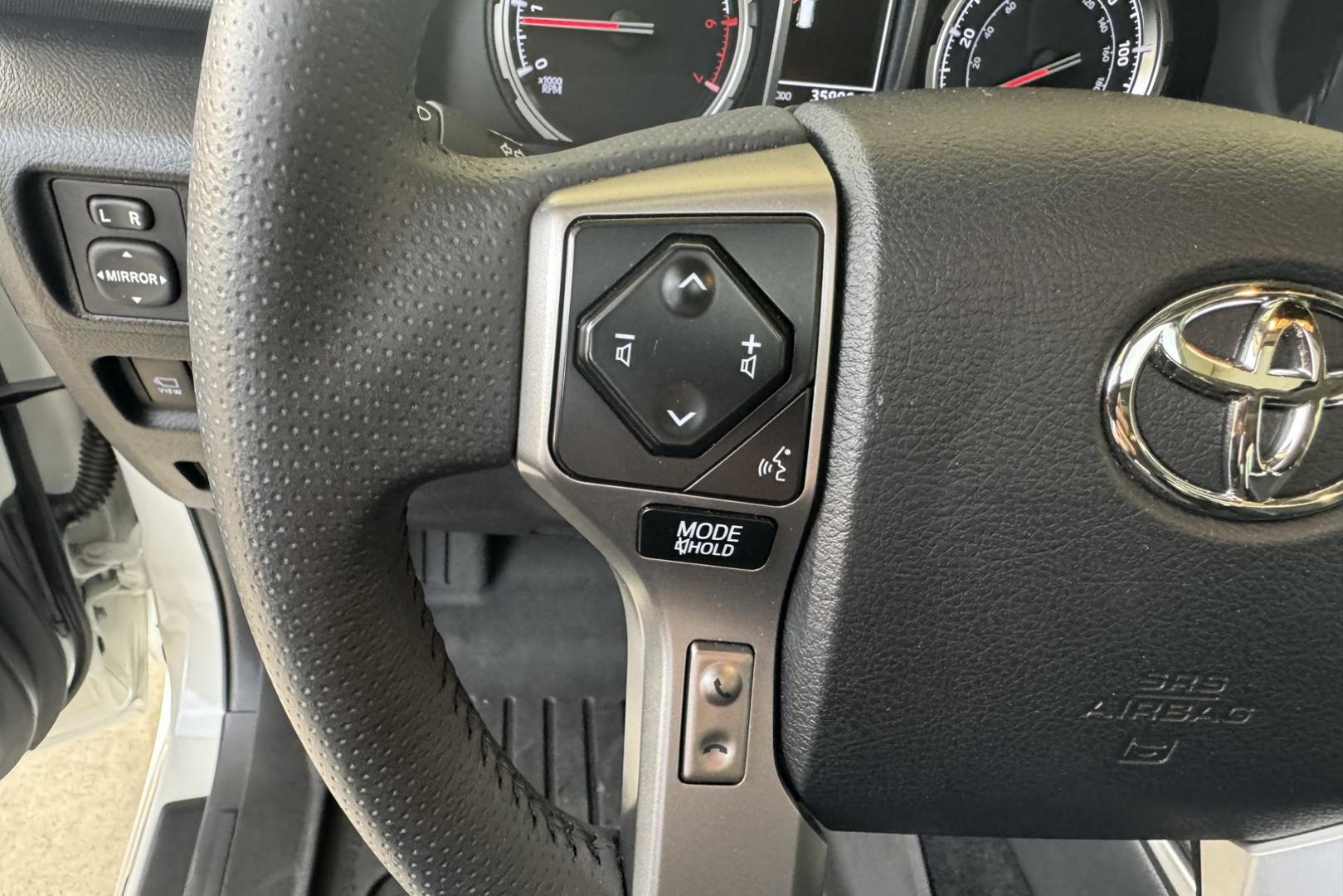 2022 Blizzard Pearl /Black Toyota 4Runner Limited (JTEKU5JR1N6) , Automatic transmission, located at 2304 W. Main St., Boise, ID, 83702, (208) 342-7777, 43.622105, -116.218658 - Photo#12