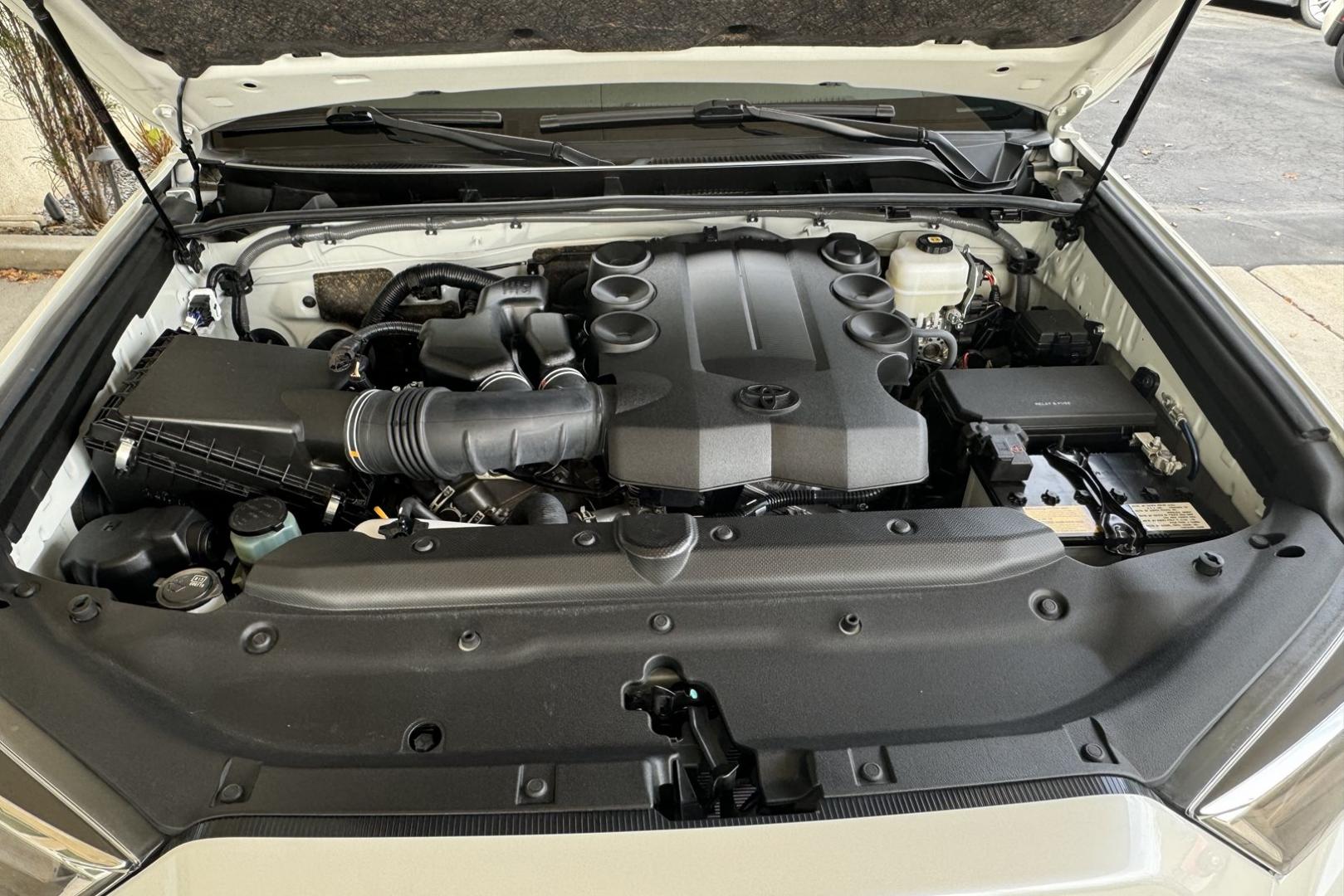 2022 Blizzard Pearl /Black Toyota 4Runner Limited (JTEKU5JR1N6) , Automatic transmission, located at 2304 W. Main St., Boise, ID, 83702, (208) 342-7777, 43.622105, -116.218658 - Photo#15