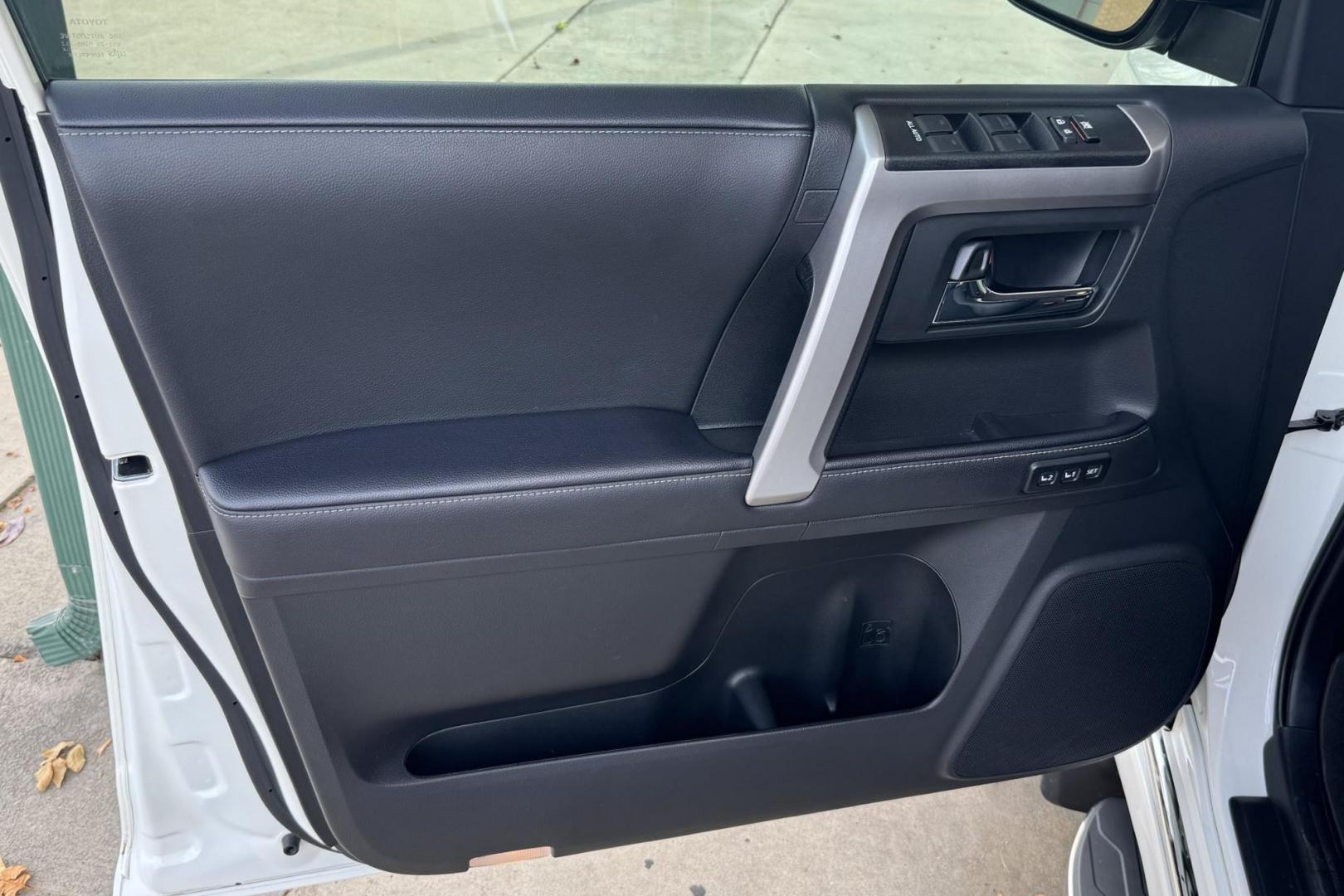 2022 Blizzard Pearl /Black Toyota 4Runner Limited (JTEKU5JR1N6) , Automatic transmission, located at 2304 W. Main St., Boise, ID, 83702, (208) 342-7777, 43.622105, -116.218658 - Photo#5