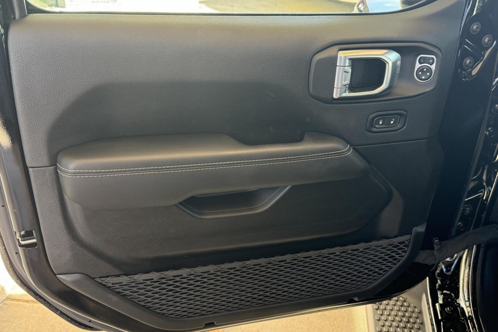 2022 Black /Black Jeep Wrangler 4XE Unlimited Sahara (1C4JJXP68NW) , Automatic 8 Speed transmission, located at 2304 W. Main St., Boise, ID, 83702, (208) 342-7777, 43.622105, -116.218658 - Best Of Both Worlds! Great Fuel Economy In Town And Ready For Off-Road Anytime! - Photo#11