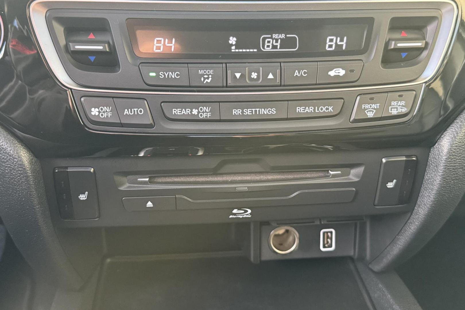 2021 Platinum White Pearl /Black Honda Pilot Touring (5FNYF6H96MB) with an V6 3.5 Liter engine, Automatic 9 Speed transmission, located at 2304 W. Main St., Boise, ID, 83702, (208) 342-7777, 43.622105, -116.218658 - 8 Passenger Seating! New Tires Too! - Photo#10
