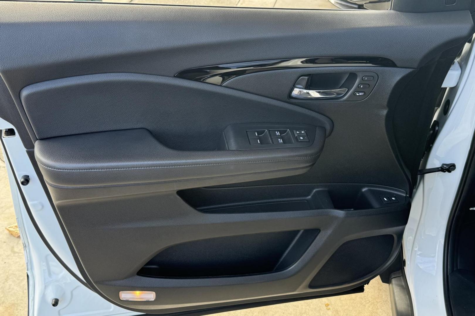 2021 Platinum White Pearl /Black Honda Pilot Touring (5FNYF6H96MB) with an V6 3.5 Liter engine, Automatic 9 Speed transmission, located at 2304 W. Main St., Boise, ID, 83702, (208) 342-7777, 43.622105, -116.218658 - 8 Passenger Seating! New Tires Too! - Photo#11