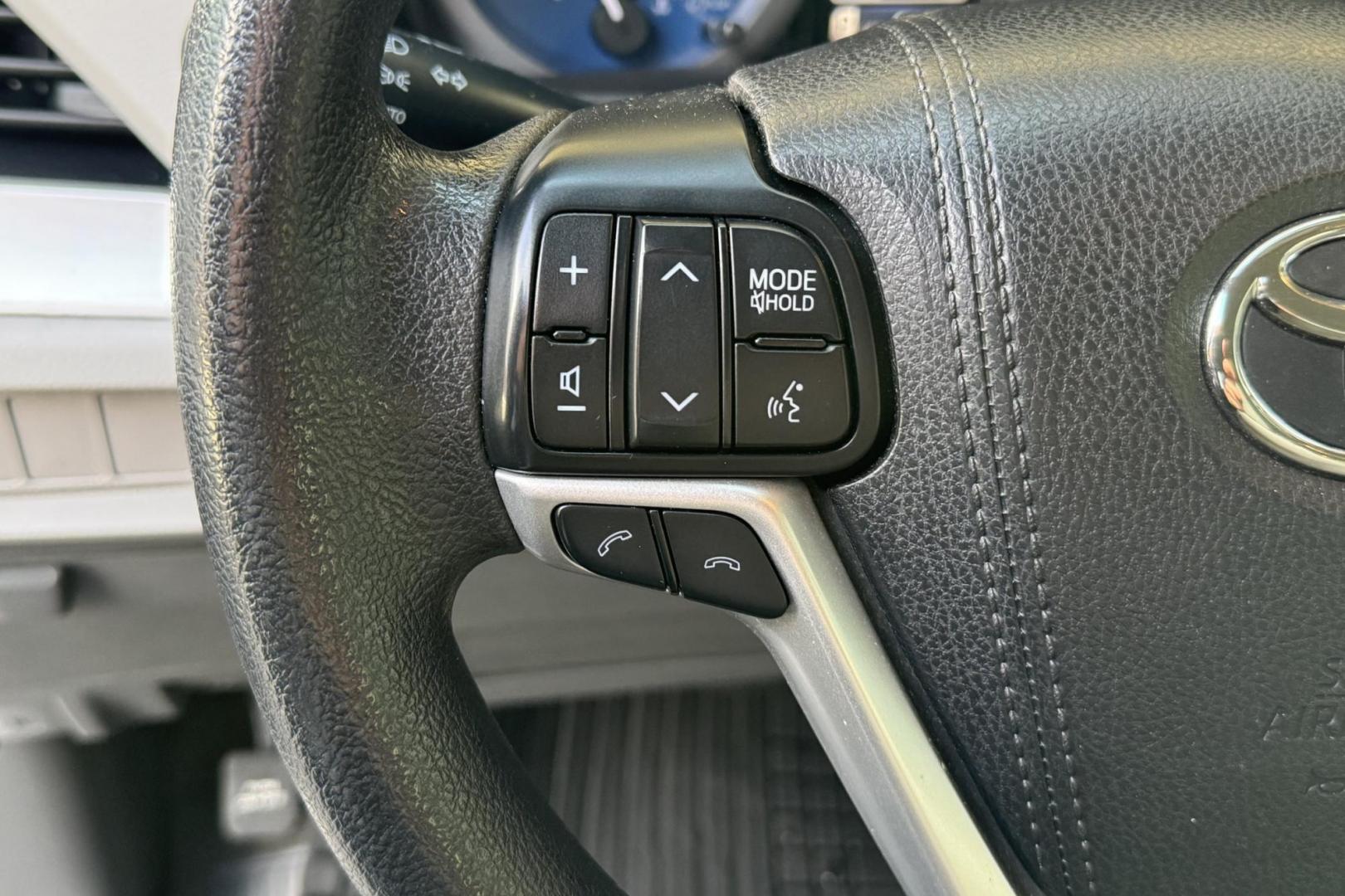 2018 Shimmering Silver /Gray Toyota Sienna L (5TDZZ3DC8JS) with an V6 3.5 Liter engine, Automatic 8 Speed transmission, located at 2304 W. Main St., Boise, ID, 83702, (208) 342-7777, 43.622105, -116.218658 - 4 Captains Chairs! 7 Passenger! Dual Sliding Doors! - Photo#4