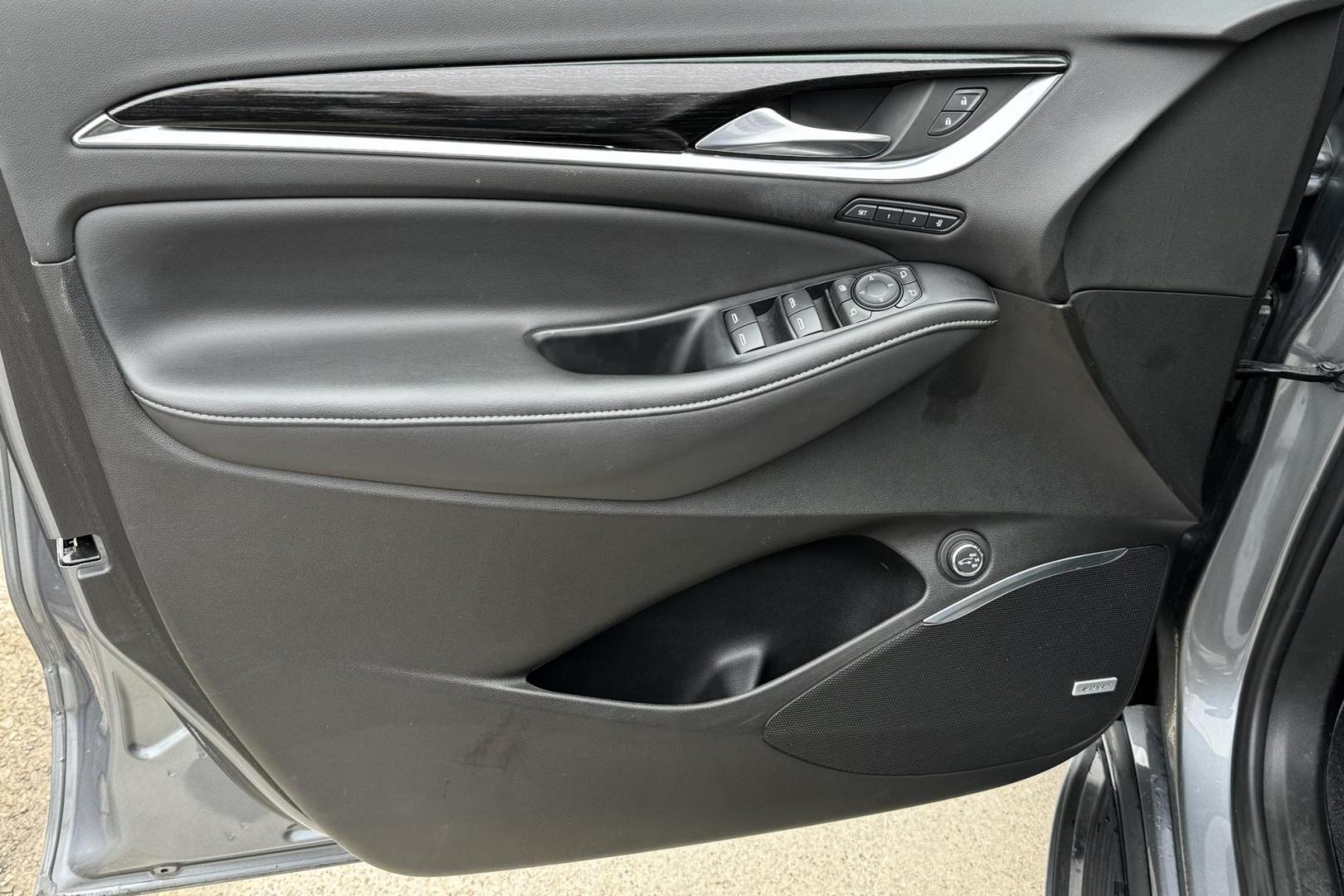 2021 Satin Steel Metallic /Ebony Leather Buick Enlcave Avenir (5GAEVCKW6MJ) with an V6 3.6 Liter engine, Automatic 9 Speed transmission, located at 2304 W. Main St., Boise, ID, 83702, (208) 342-7777, 43.622105, -116.218658 - Clean One Owner Idaho SUV! Highly Optioned And Loaded With Safety Features! - Photo#4