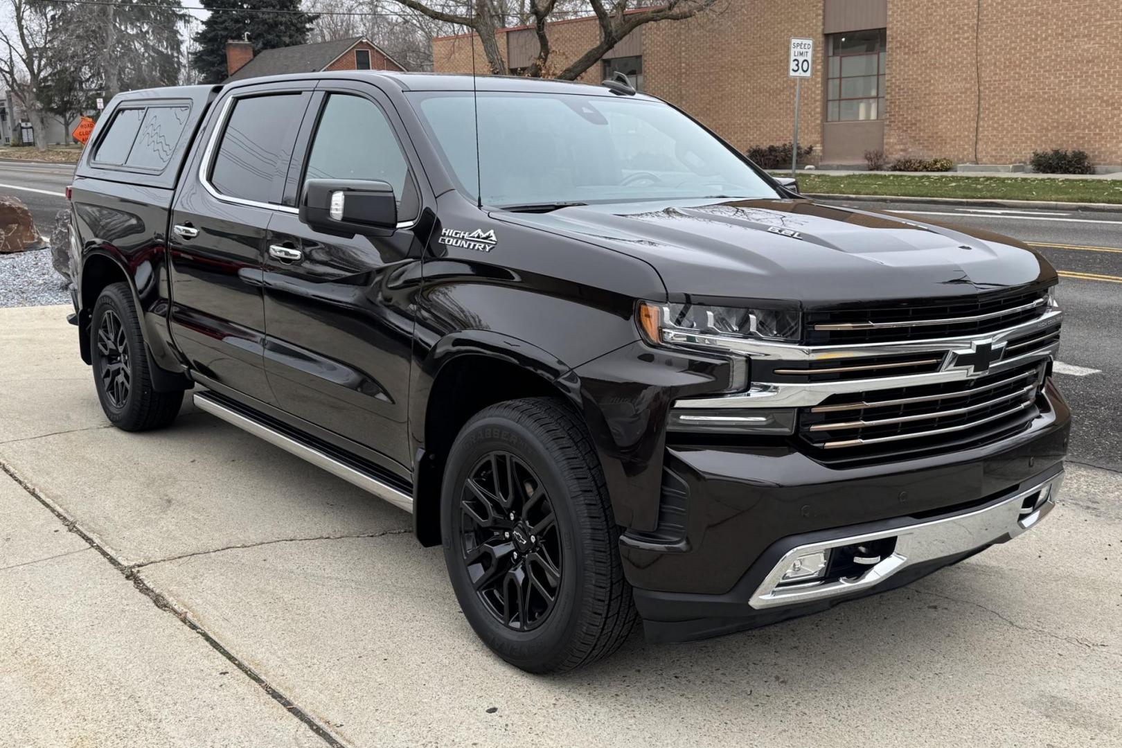 2019 Havana Brown Metallic /Jet Black/Umber Chevrolet Silverado 1500 High Country (1GCUYHEL2KZ) with an V8 6.2 Liter engine, Automatic 10 Speed transmission, located at 2304 W. Main St., Boise, ID, 83702, (208) 342-7777, 43.622105, -116.218658 - Photo#2