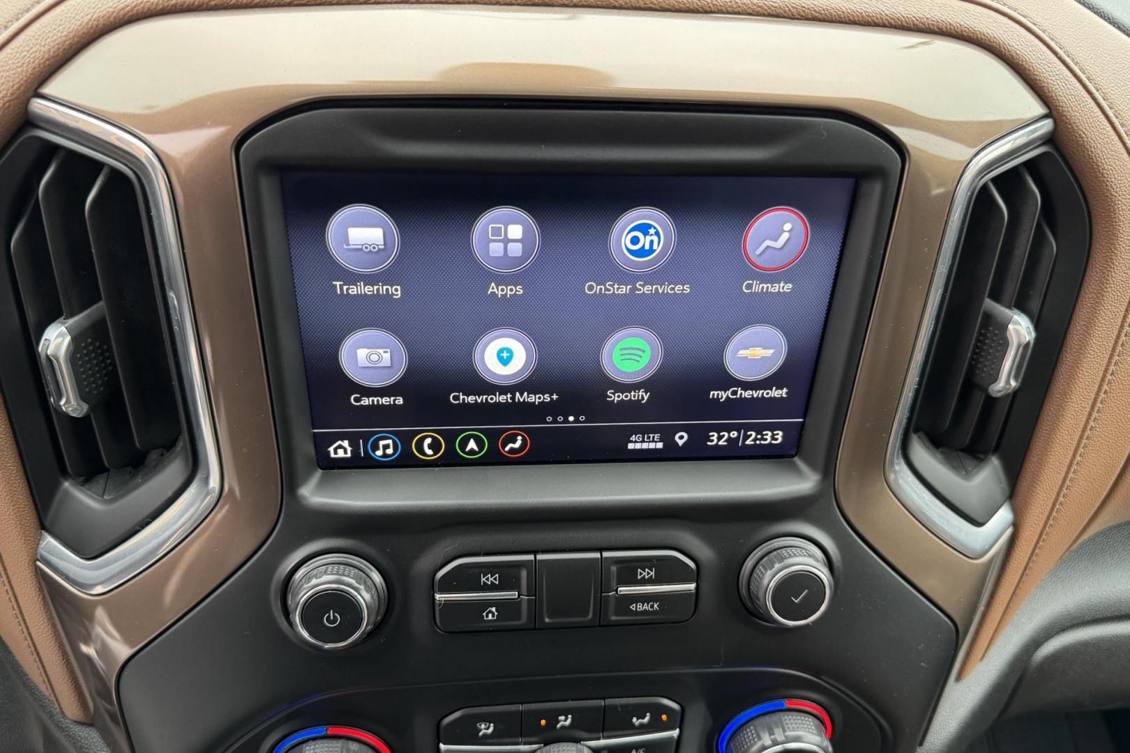 2019 Havana Brown Metallic /Jet Black/Umber Chevrolet Silverado 1500 High Country (1GCUYHEL2KZ) with an V8 6.2 Liter engine, Automatic 10 Speed transmission, located at 2304 W. Main St., Boise, ID, 83702, (208) 342-7777, 43.622105, -116.218658 - Photo#12