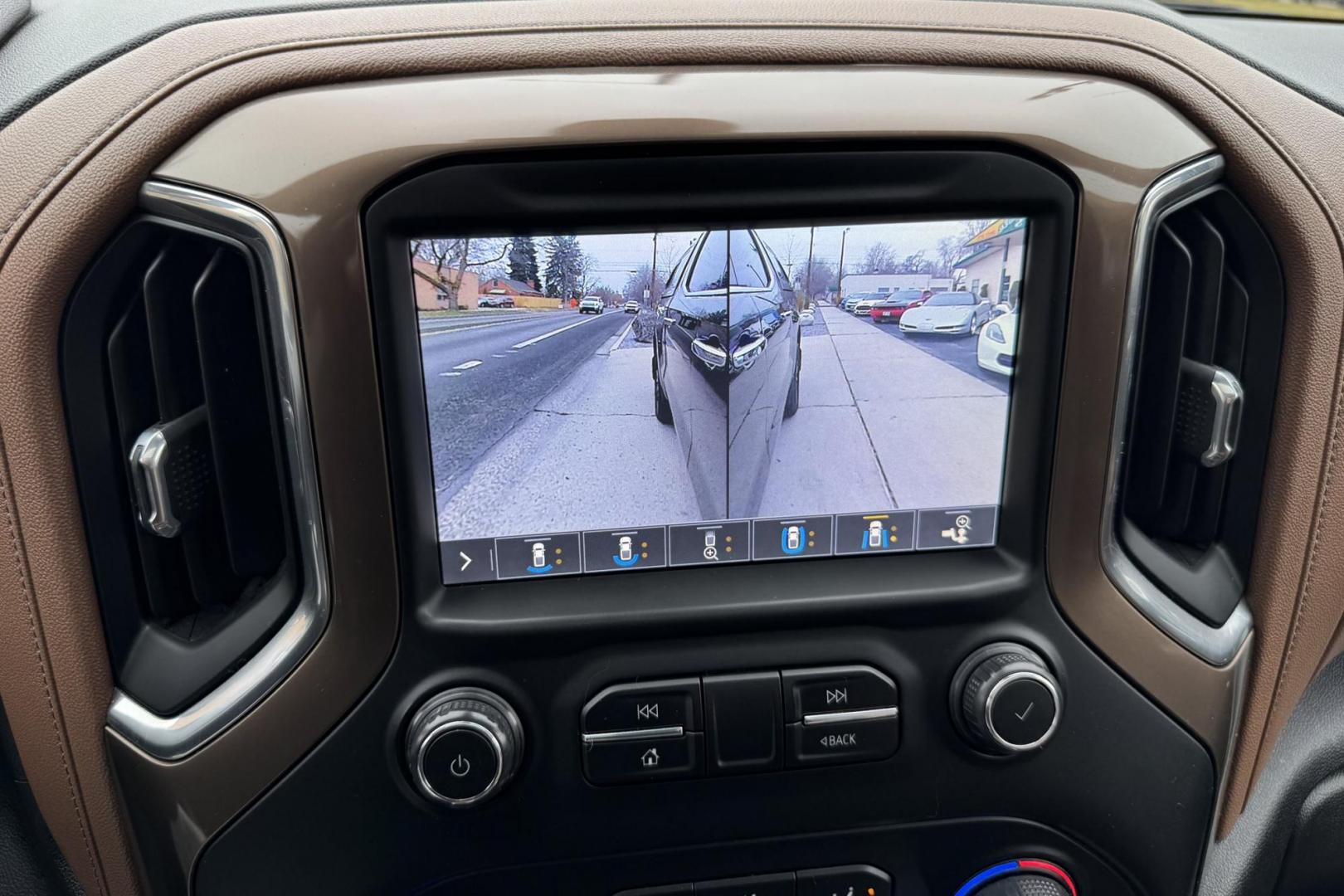2019 Havana Brown Metallic /Jet Black/Umber Chevrolet Silverado 1500 High Country (1GCUYHEL2KZ) with an V8 6.2 Liter engine, Automatic 10 Speed transmission, located at 2304 W. Main St., Boise, ID, 83702, (208) 342-7777, 43.622105, -116.218658 - Photo#15