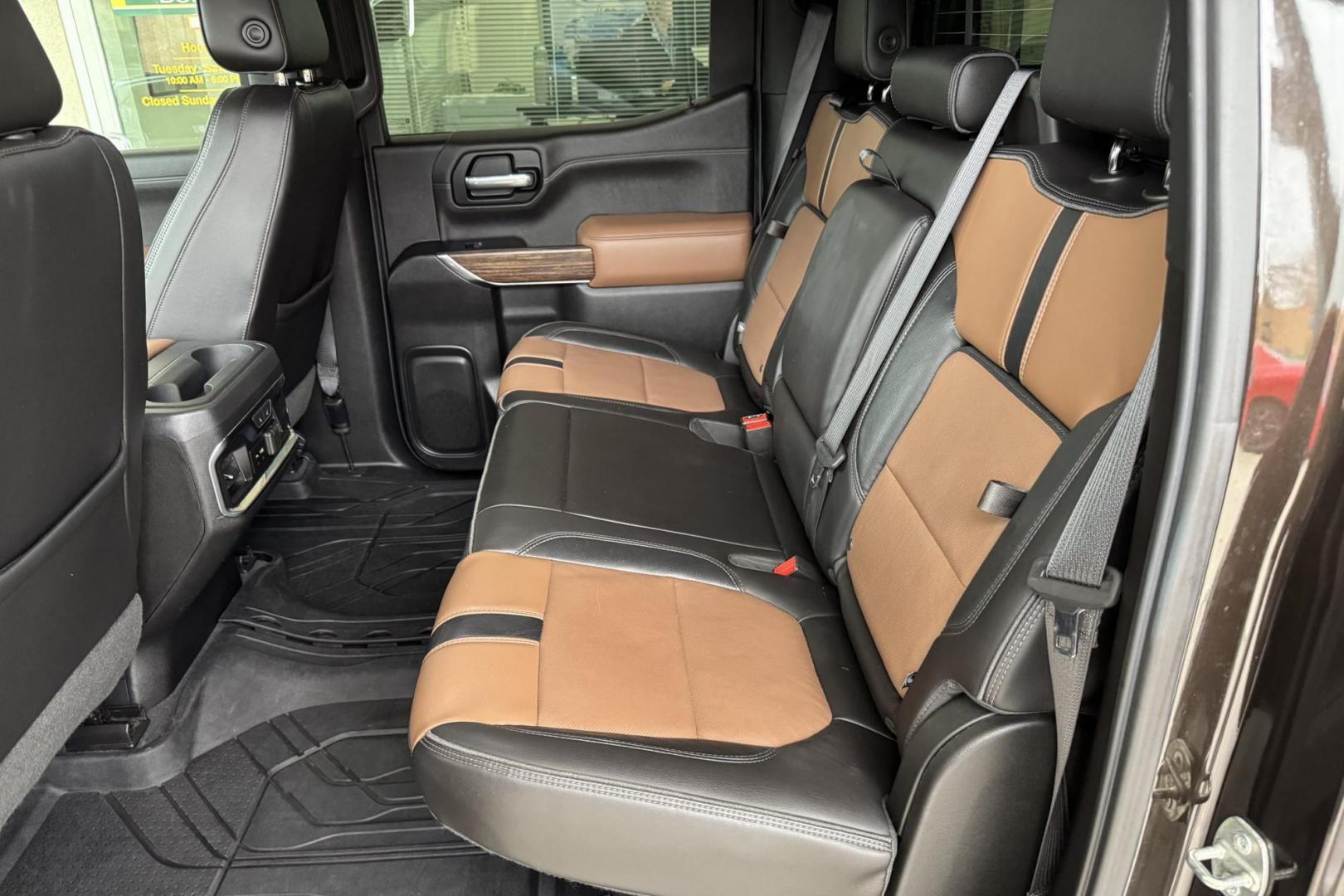 2019 Havana Brown Metallic /Jet Black/Umber Chevrolet Silverado 1500 High Country (1GCUYHEL2KZ) with an V8 6.2 Liter engine, Automatic 10 Speed transmission, located at 2304 W. Main St., Boise, ID, 83702, (208) 342-7777, 43.622105, -116.218658 - Photo#18