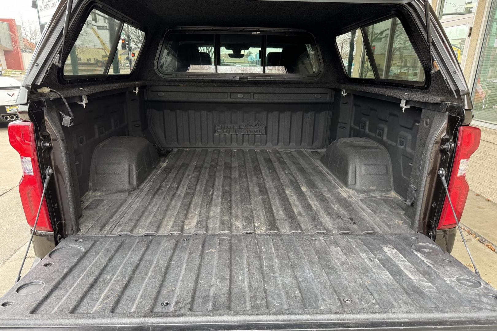 2019 Havana Brown Metallic /Jet Black/Umber Chevrolet Silverado 1500 High Country (1GCUYHEL2KZ) with an V8 6.2 Liter engine, Automatic 10 Speed transmission, located at 2304 W. Main St., Boise, ID, 83702, (208) 342-7777, 43.622105, -116.218658 - Photo#29