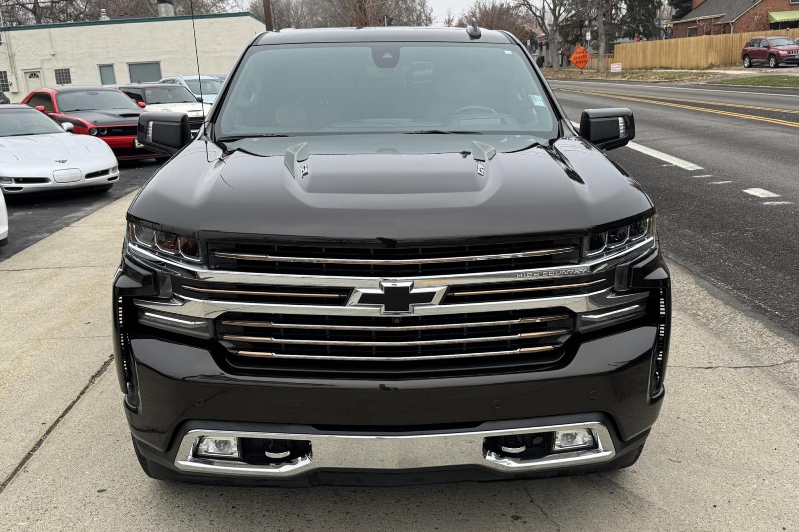 2019 Havana Brown Metallic /Jet Black/Umber Chevrolet Silverado 1500 High Country (1GCUYHEL2KZ) with an V8 6.2 Liter engine, Automatic 10 Speed transmission, located at 2304 W. Main St., Boise, ID, 83702, (208) 342-7777, 43.622105, -116.218658 - Photo#3