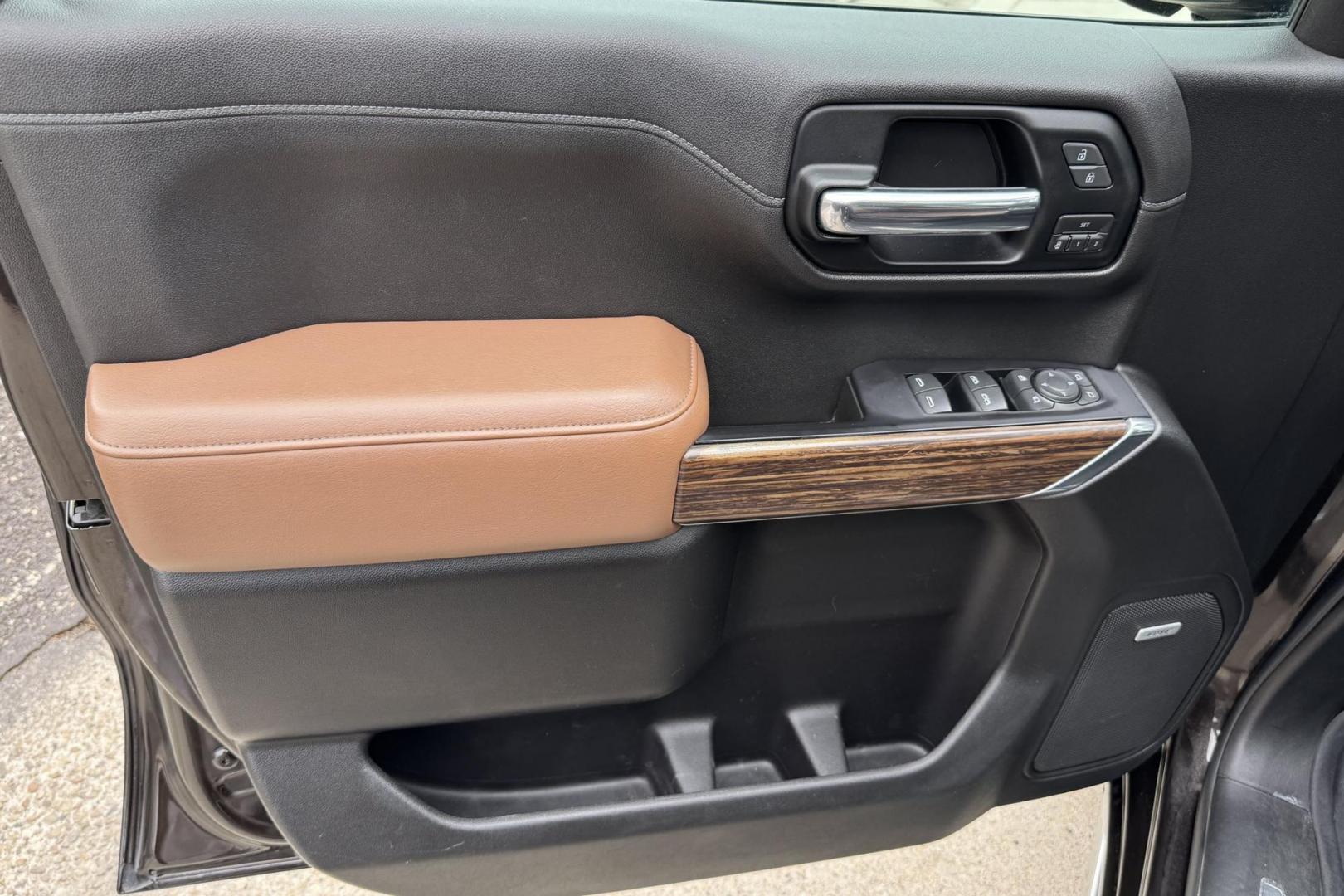 2019 Havana Brown Metallic /Jet Black/Umber Chevrolet Silverado 1500 High Country (1GCUYHEL2KZ) with an V8 6.2 Liter engine, Automatic 10 Speed transmission, located at 2304 W. Main St., Boise, ID, 83702, (208) 342-7777, 43.622105, -116.218658 - Photo#5