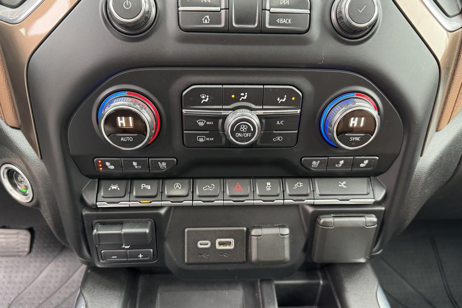 2019 Havana Brown Metallic /Jet Black/Umber Chevrolet Silverado 1500 High Country (1GCUYHEL2KZ) with an V8 6.2 Liter engine, Automatic 10 Speed transmission, located at 2304 W. Main St., Boise, ID, 83702, (208) 342-7777, 43.622105, -116.218658 - Photo#8