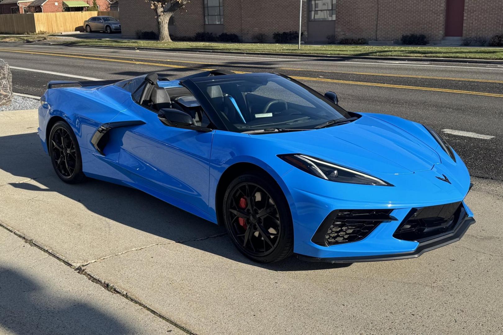 2021 Rapid Blue /Jet Black Chevrolet Corvette Stingray 2LT Z51 (1G1YB3D43M5) with an V8 6.2 Liter engine, Automatic 8 Speed transmission, located at 2304 W. Main St., Boise, ID, 83702, (208) 342-7777, 43.622105, -116.218658 - New Tires! Well Cared For C8 Convertible! - Photo#2