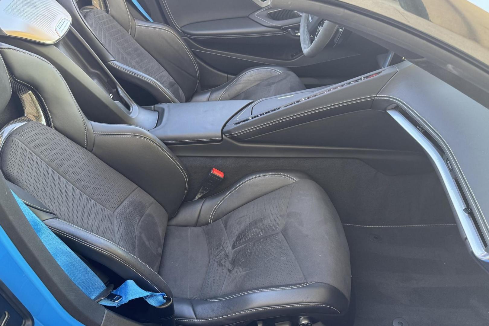 2021 Rapid Blue /Jet Black Chevrolet Corvette Stingray 2LT Z51 (1G1YB3D43M5) with an V8 6.2 Liter engine, Automatic 8 Speed transmission, located at 2304 W. Main St., Boise, ID, 83702, (208) 342-7777, 43.622105, -116.218658 - New Tires! Well Cared For C8 Convertible! - Photo#19