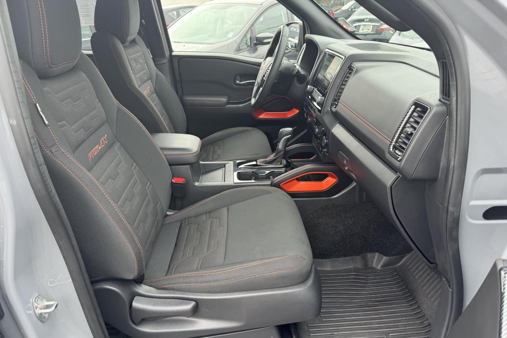 2022 Boulder Gray Pearl /Black Nissan Frontier PRO-4X (1N6ED1EK7NN) with an V6 3.8 Liter engine, Automatic 9 Speed transmission, located at 2304 W. Main St., Boise, ID, 83702, (208) 342-7777, 43.622105, -116.218658 - Photo#16