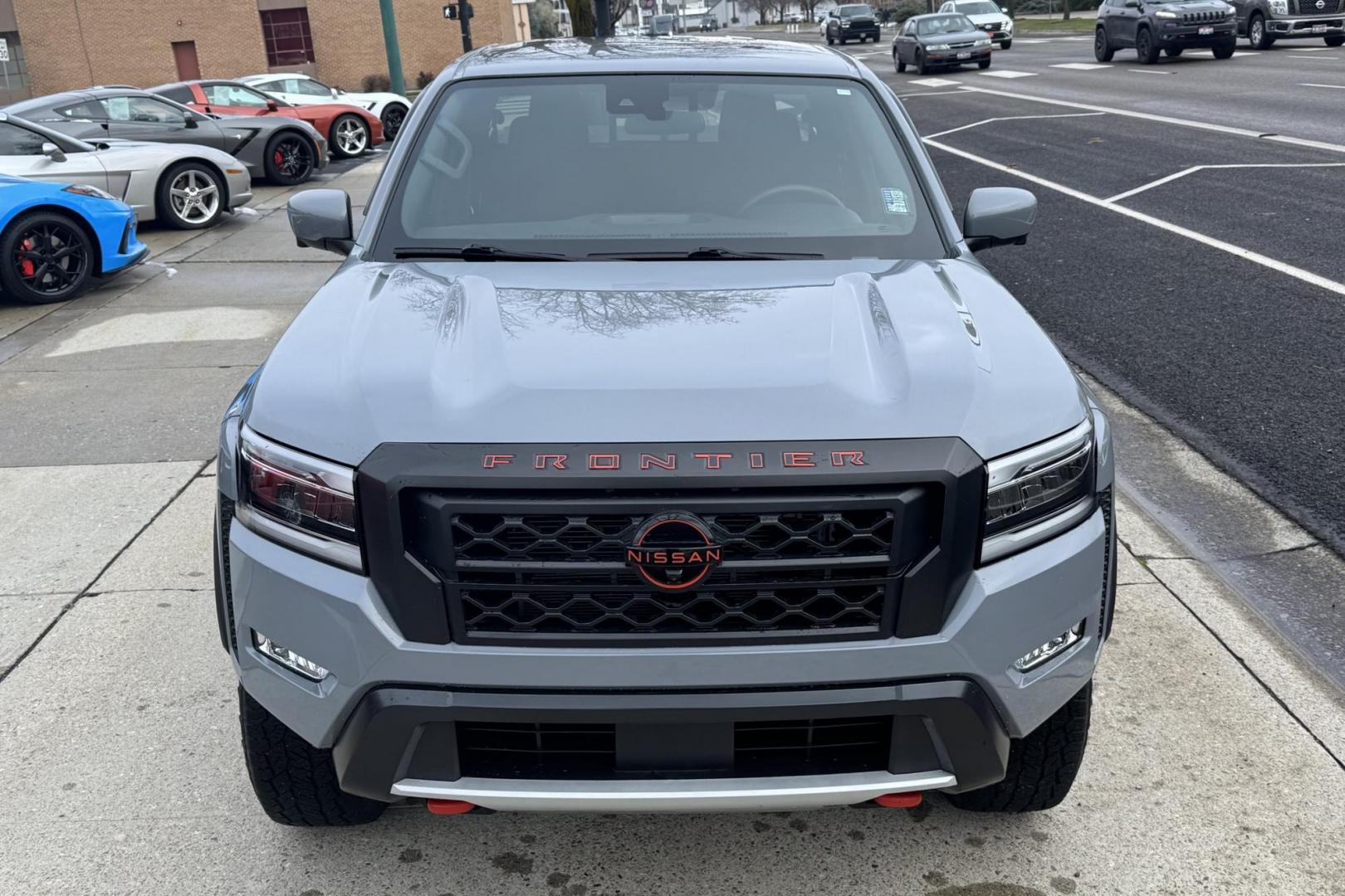 2022 Boulder Gray Pearl /Black Nissan Frontier PRO-4X (1N6ED1EK7NN) with an V6 3.8 Liter engine, Automatic 9 Speed transmission, located at 2304 W. Main St., Boise, ID, 83702, (208) 342-7777, 43.622105, -116.218658 - Photo#3