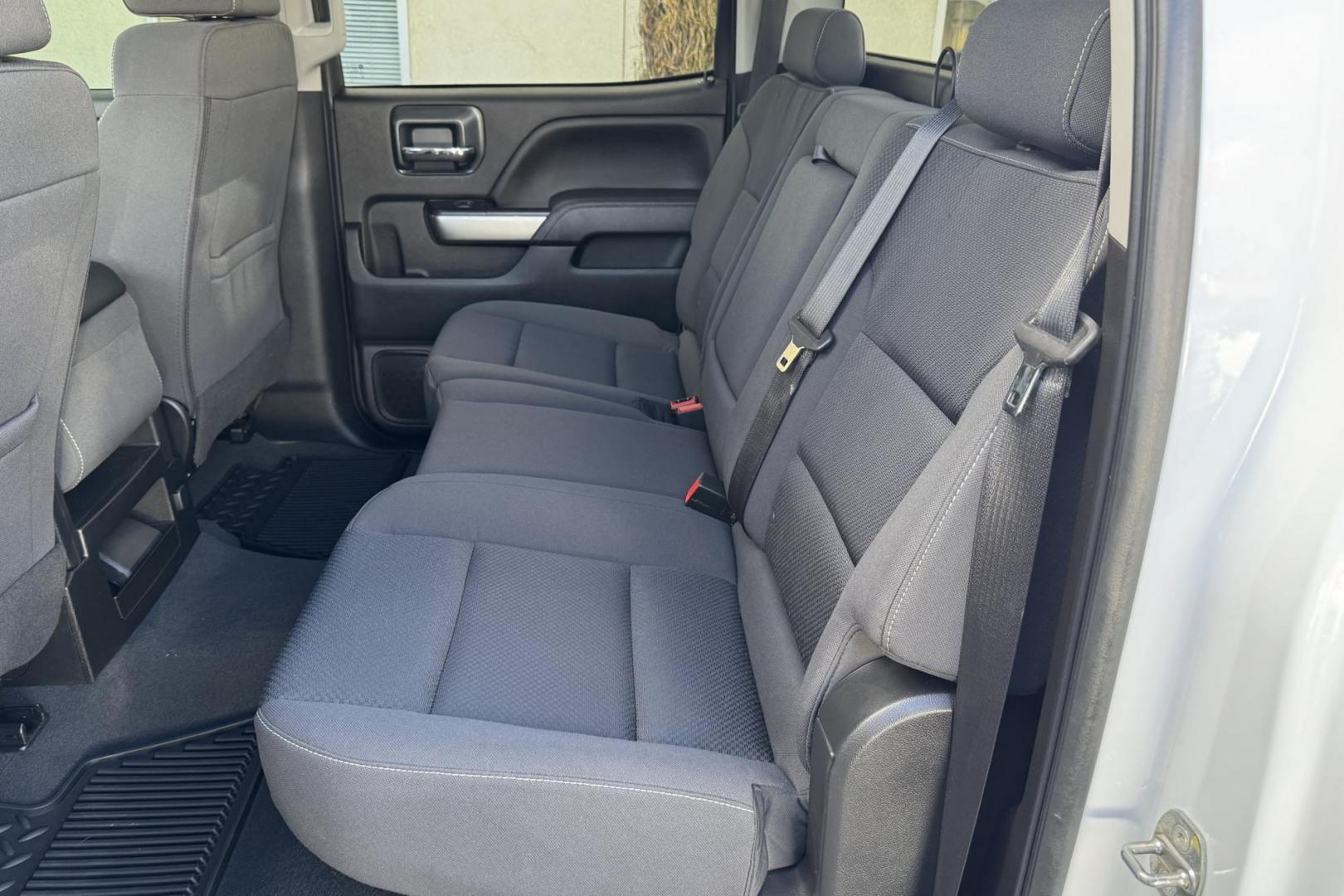 2019 Summit White /Black Chevrolet Silverado 2500HD LT (1GC1KSEG9KF) with an V8 6.0 Liter engine, Automatic 6 Speed transmission, located at 2304 W. Main St., Boise, ID, 83702, (208) 342-7777, 43.622105, -116.218658 - Ready To Haul! Seats 6! - Photo#10