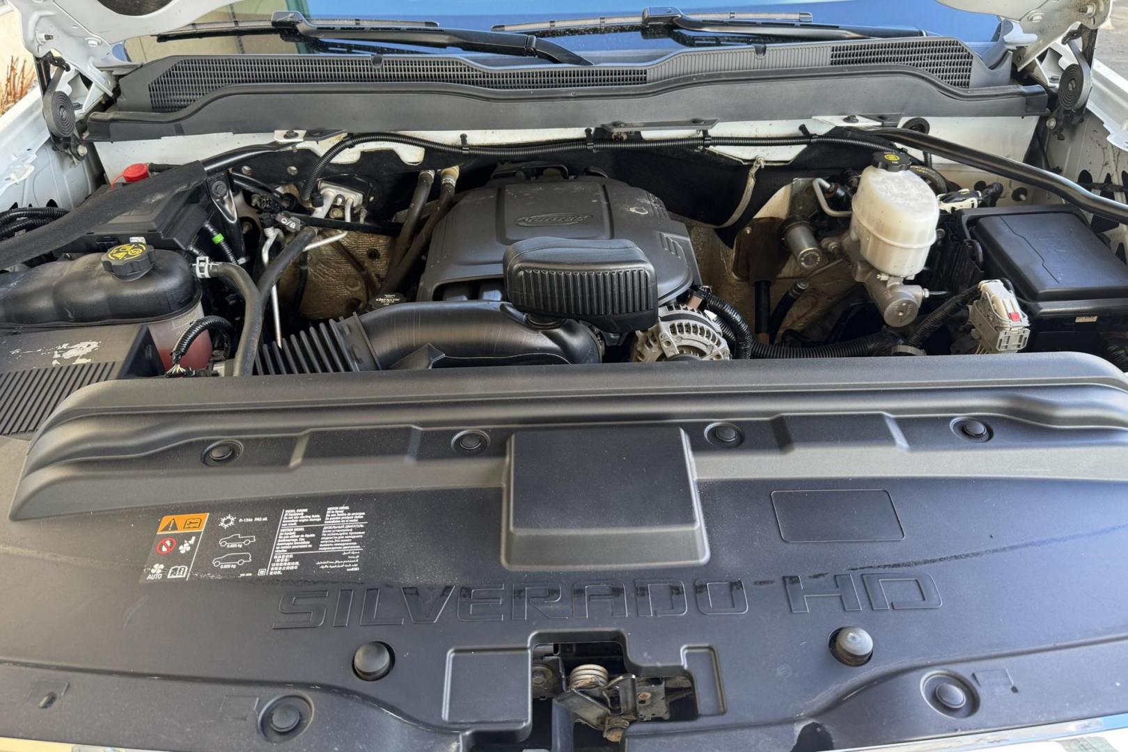 2019 Summit White /Black Chevrolet Silverado 2500HD LT (1GC1KSEG9KF) with an V8 6.0 Liter engine, Automatic 6 Speed transmission, located at 2304 W. Main St., Boise, ID, 83702, (208) 342-7777, 43.622105, -116.218658 - Ready To Haul! Seats 6! - Photo#12