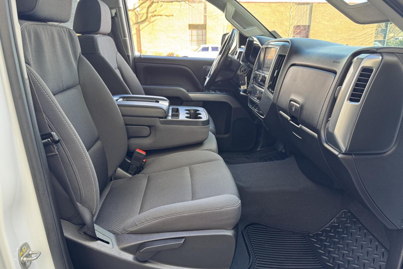 2019 Summit White /Black Chevrolet Silverado 2500HD LT (1GC1KSEG9KF) with an V8 6.0 Liter engine, Automatic 6 Speed transmission, located at 2304 W. Main St., Boise, ID, 83702, (208) 342-7777, 43.622105, -116.218658 - Ready To Haul! Seats 6! - Photo#16