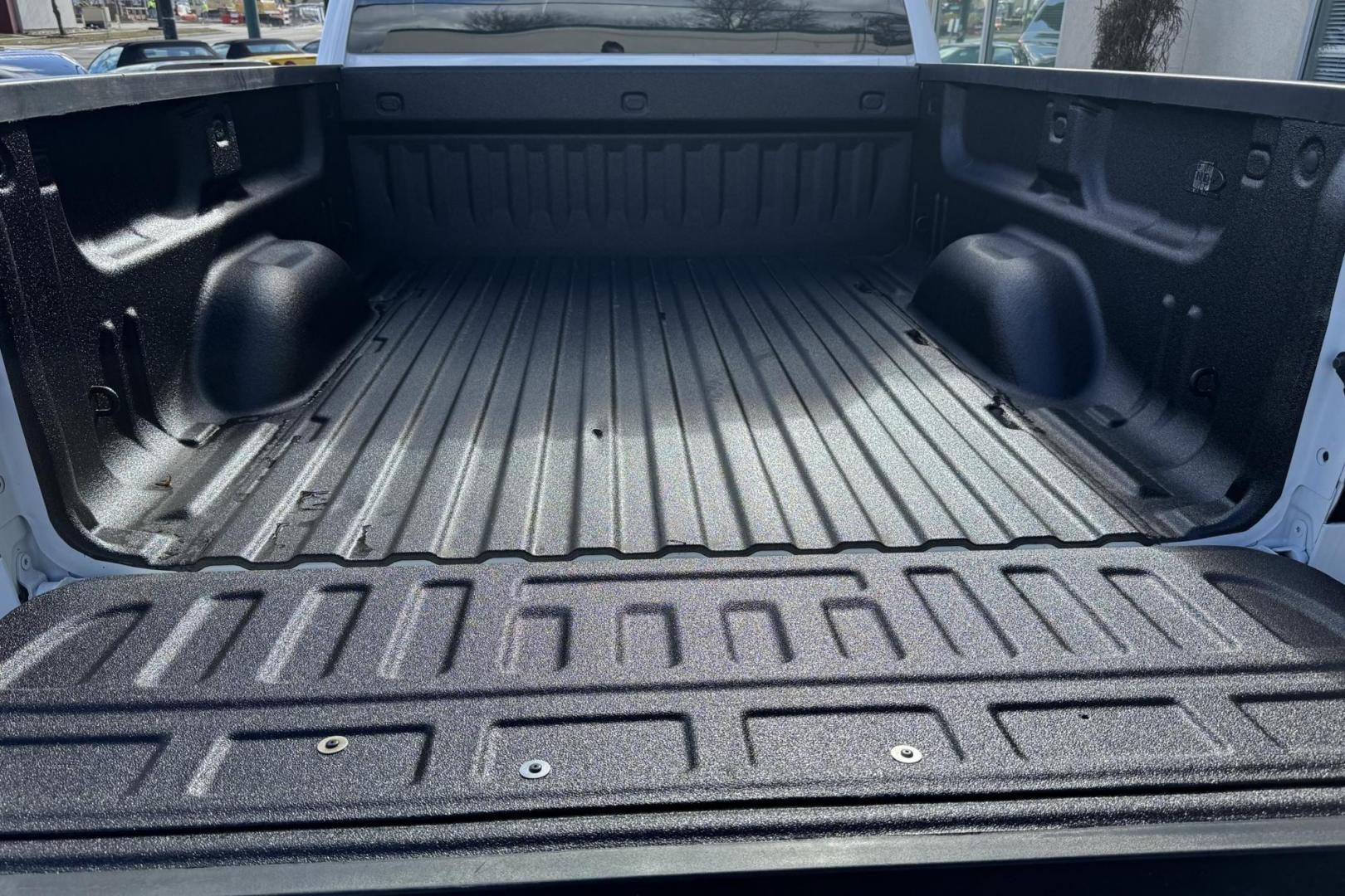 2019 Summit White /Black Chevrolet Silverado 2500HD LT (1GC1KSEG9KF) with an V8 6.0 Liter engine, Automatic 6 Speed transmission, located at 2304 W. Main St., Boise, ID, 83702, (208) 342-7777, 43.622105, -116.218658 - Ready To Haul! Seats 6! - Photo#19