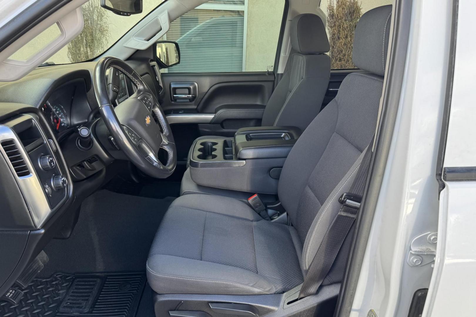 2019 Summit White /Black Chevrolet Silverado 2500HD LT (1GC1KSEG9KF) with an V8 6.0 Liter engine, Automatic 6 Speed transmission, located at 2304 W. Main St., Boise, ID, 83702, (208) 342-7777, 43.622105, -116.218658 - Ready To Haul! Seats 6! - Photo#8