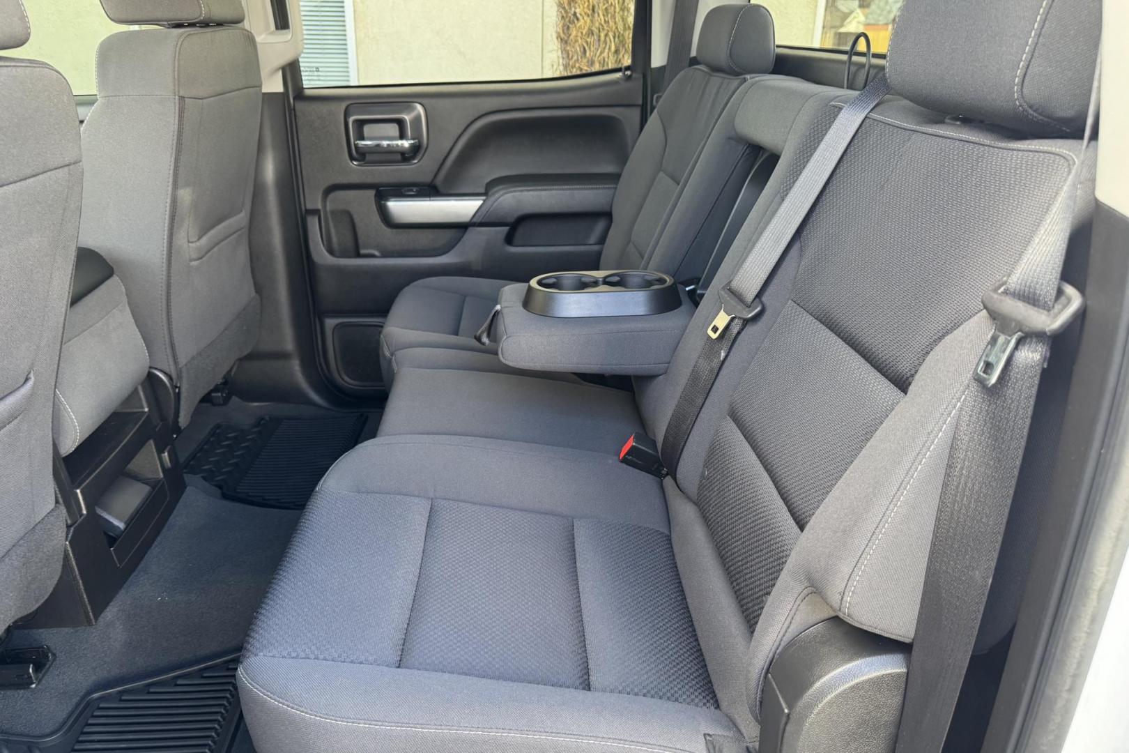 2019 Summit White /Black Chevrolet Silverado 2500HD LT (1GC1KSEG9KF) with an V8 6.0 Liter engine, Automatic 6 Speed transmission, located at 2304 W. Main St., Boise, ID, 83702, (208) 342-7777, 43.622105, -116.218658 - Ready To Haul! Seats 6! - Photo#9