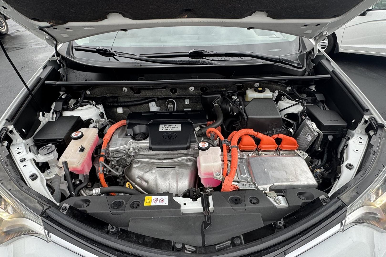 2018 Super White /Black Toyota RAV4 XLE (JTMRJREV1JD) with an 4 Cyl 2.5 Liter Hybrid engine, Automatic transmission, located at 2304 W. Main St., Boise, ID, 83702, (208) 342-7777, 43.622105, -116.218658 - Hard To Find! Great To Own! - Photo#10