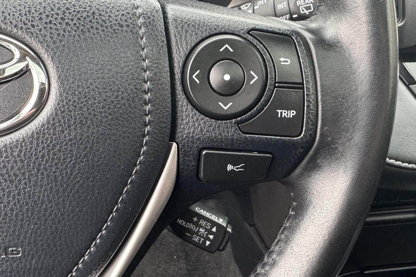 2018 Super White /Black Toyota RAV4 XLE (JTMRJREV1JD) with an 4 Cyl 2.5 Liter Hybrid engine, Automatic transmission, located at 2304 W. Main St., Boise, ID, 83702, (208) 342-7777, 43.622105, -116.218658 - Hard To Find! Great To Own! - Photo#11