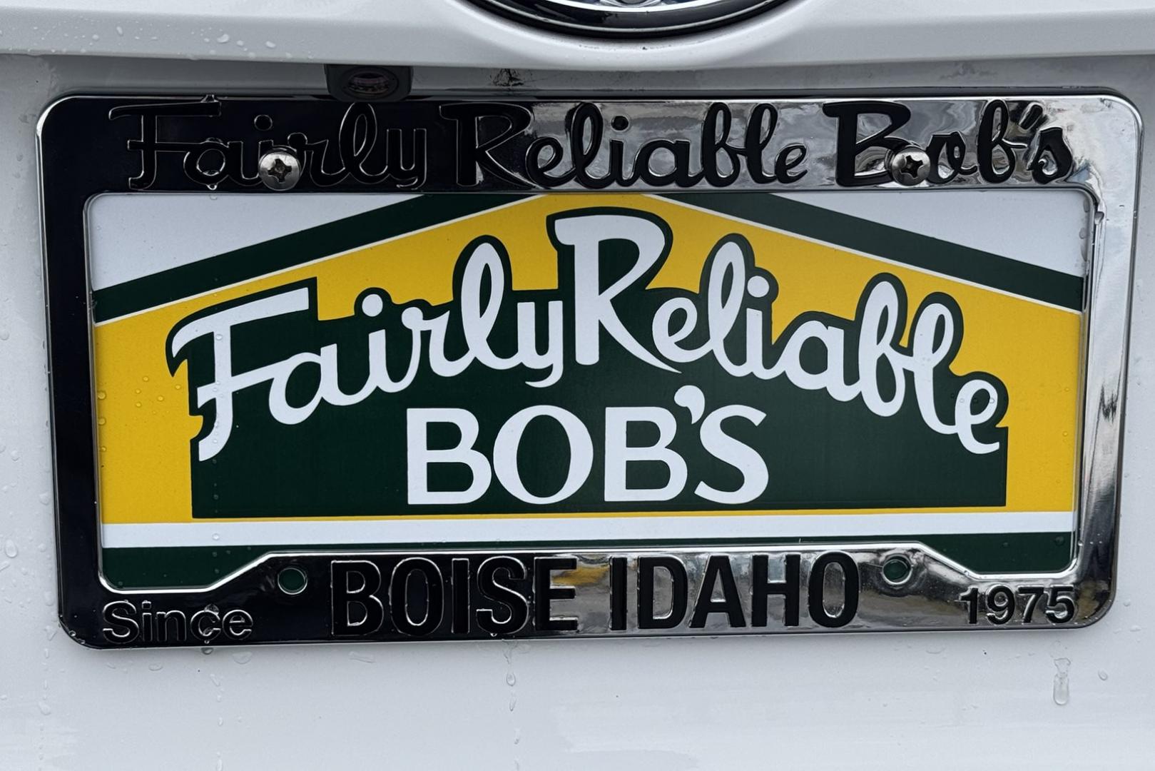 2018 Super White /Black Toyota RAV4 XLE (JTMRJREV1JD) with an 4 Cyl 2.5 Liter Hybrid engine, Automatic transmission, located at 2304 W. Main St., Boise, ID, 83702, (208) 342-7777, 43.622105, -116.218658 - Hard To Find! Great To Own! - Photo#20