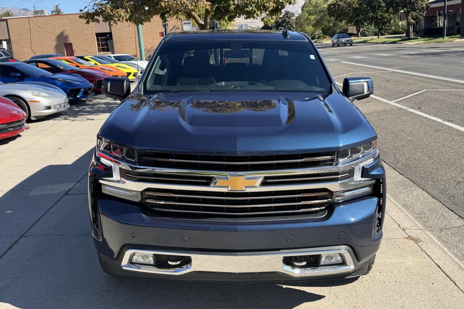 2022 Northsky Blue Metallic /Black Chevrolet Silverado 1500 High Country (3GCUYHET5NG) with an 6 Cyl 3.0 Liter Duramax Turbo Diesel engine, Automatic 10 Speed transmission, located at 2304 W. Main St., Boise, ID, 83702, (208) 342-7777, 43.622105, -116.218658 - Diesel Powered! Well Optioned! Good To Go!- Photo#3