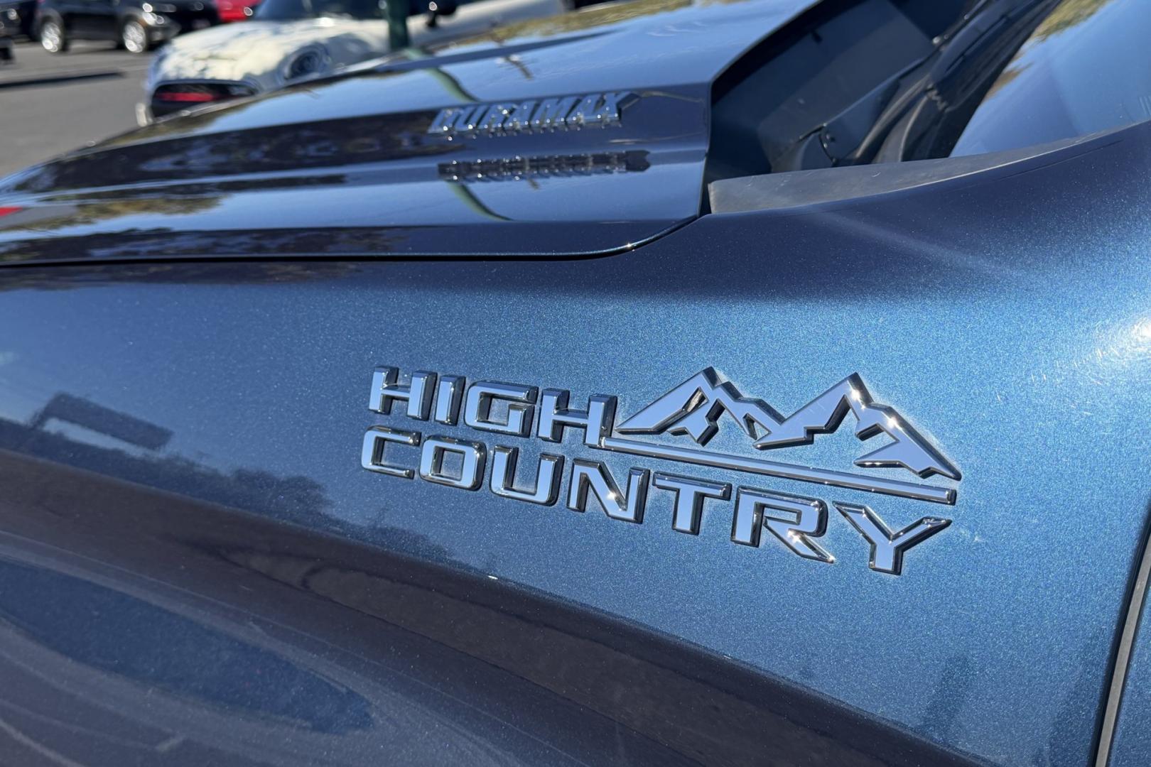 2022 Northsky Blue Metallic /Black Chevrolet Silverado 1500 High Country (3GCUYHET5NG) with an 6 Cyl 3.0 Liter Duramax Turbo Diesel engine, Automatic 10 Speed transmission, located at 2304 W. Main St., Boise, ID, 83702, (208) 342-7777, 43.622105, -116.218658 - Diesel Powered! Well Optioned! Good To Go!- Photo#4