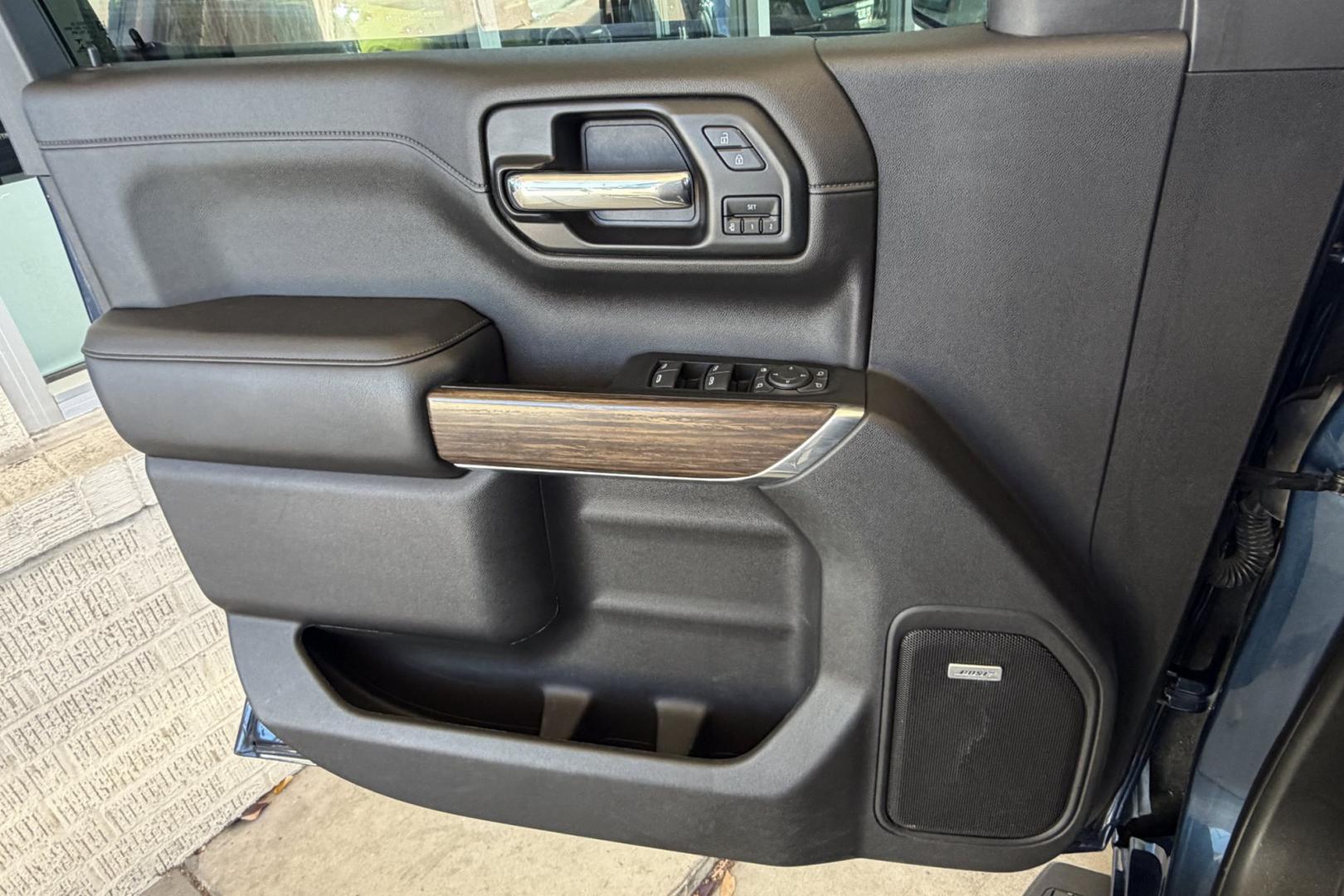 2022 Northsky Blue Metallic /Black Chevrolet Silverado 1500 High Country (3GCUYHET5NG) with an 6 Cyl 3.0 Liter Duramax Turbo Diesel engine, Automatic 10 Speed transmission, located at 2304 W. Main St., Boise, ID, 83702, (208) 342-7777, 43.622105, -116.218658 - Diesel Powered! Well Optioned! Good To Go!- Photo#9