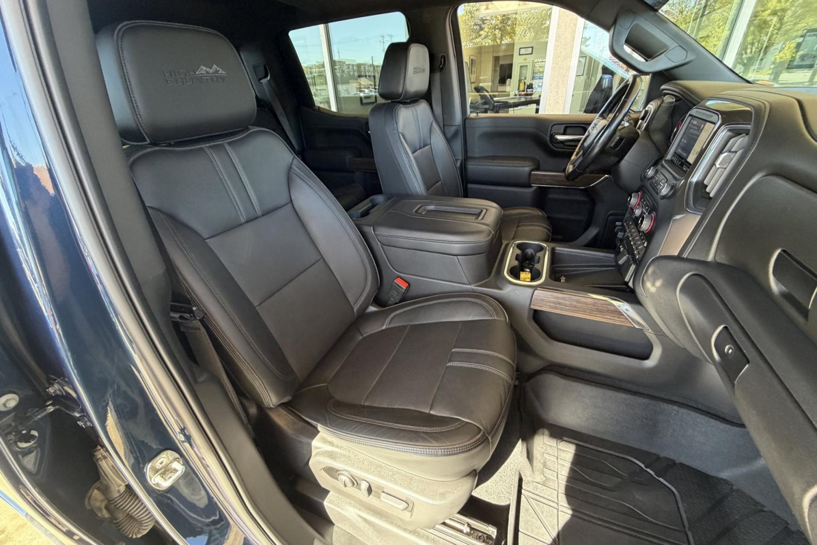 2022 Northsky Blue Metallic /Black Chevrolet Silverado 1500 High Country (3GCUYHET5NG) with an 6 Cyl 3.0 Liter Duramax Turbo Diesel engine, Automatic 10 Speed transmission, located at 2304 W. Main St., Boise, ID, 83702, (208) 342-7777, 43.622105, -116.218658 - Diesel Powered! Well Optioned! Good To Go!- Photo#17