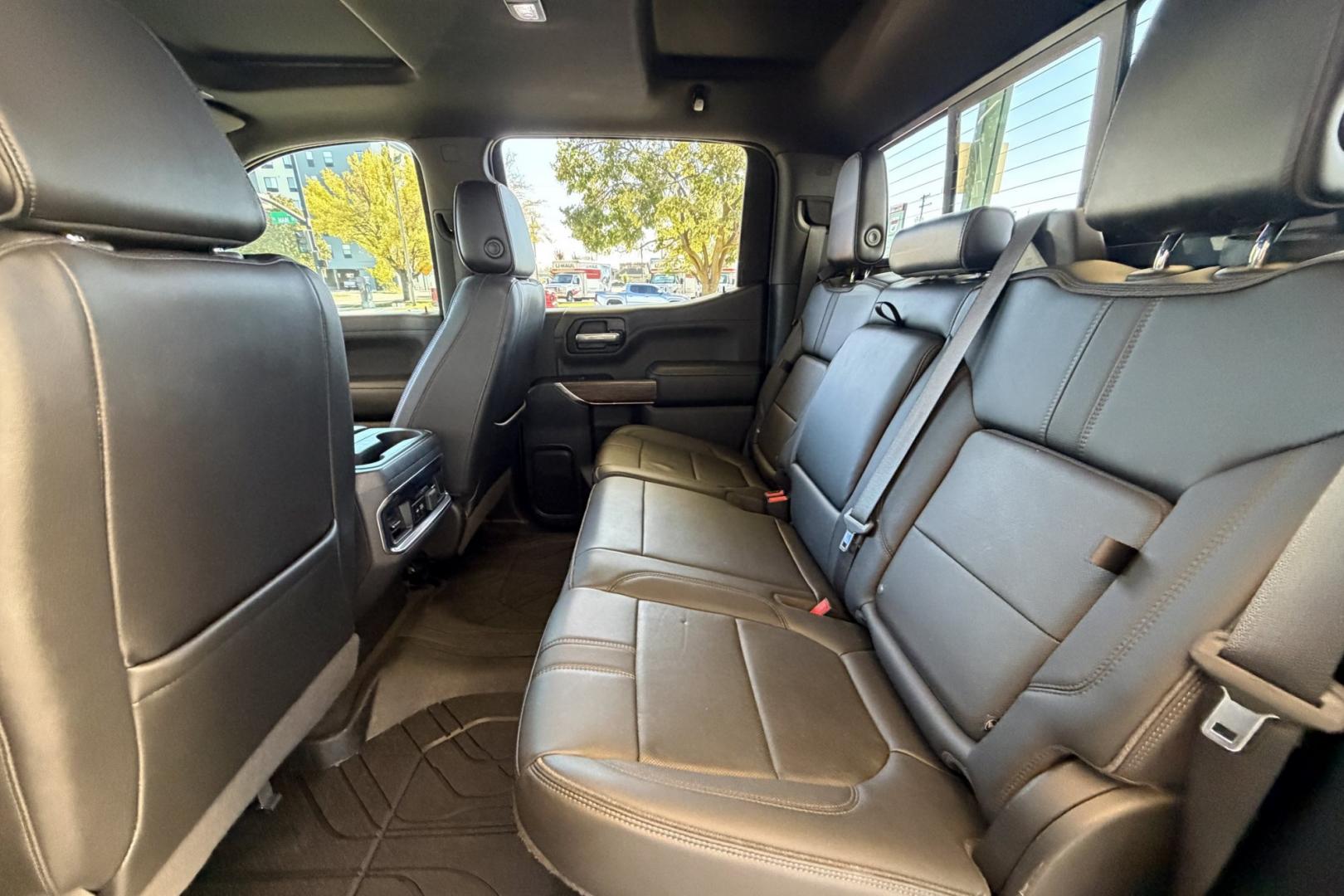 2022 Northsky Blue Metallic /Black Chevrolet Silverado 1500 High Country (3GCUYHET5NG) with an 6 Cyl 3.0 Liter Duramax Turbo Diesel engine, Automatic 10 Speed transmission, located at 2304 W. Main St., Boise, ID, 83702, (208) 342-7777, 43.622105, -116.218658 - Diesel Powered! Well Optioned! Good To Go!- Photo#20