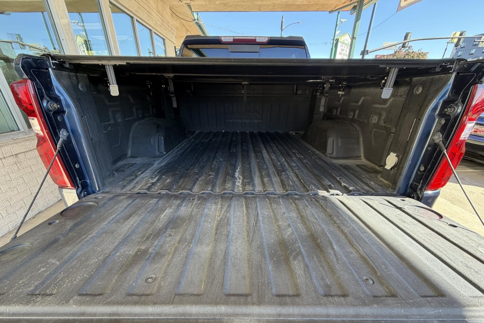 2022 Northsky Blue Metallic /Black Chevrolet Silverado 1500 High Country (3GCUYHET5NG) with an 6 Cyl 3.0 Liter Duramax Turbo Diesel engine, Automatic 10 Speed transmission, located at 2304 W. Main St., Boise, ID, 83702, (208) 342-7777, 43.622105, -116.218658 - Diesel Powered! Well Optioned! Good To Go!- Photo#19