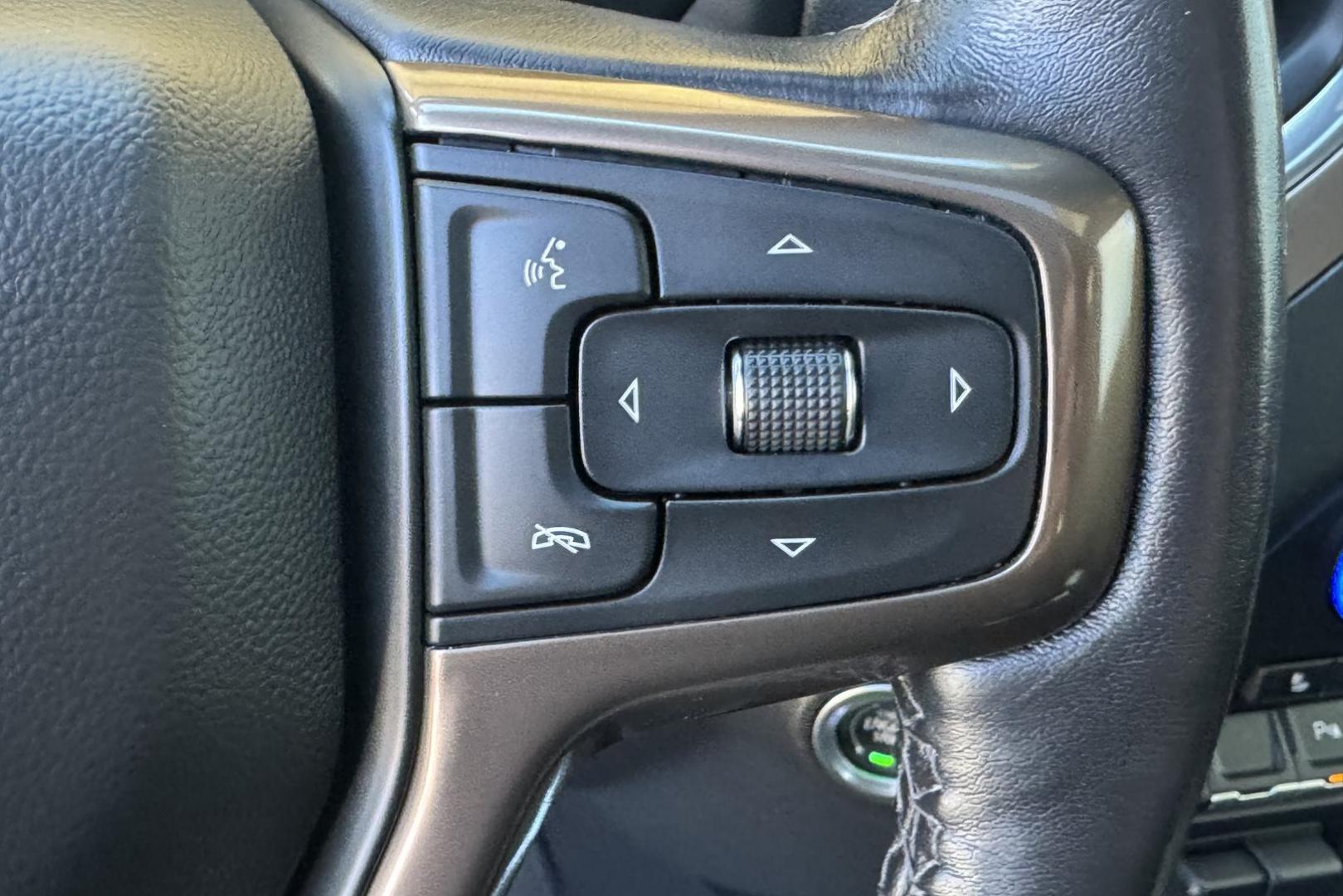 2022 Blue /Black Chevrolet Silverado 1500 High Country (3GCUYHET5NG) with an 6 Cyl 3.0 Liter Turbo Diesel engine, Automatic 10 Speed transmission, located at 2304 W. Main St., Boise, ID, 83702, (208) 342-7777, 43.622105, -116.218658 - Diesel Powered! - Photo#11
