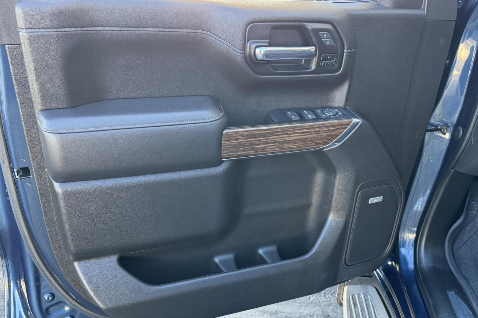 2022 Blue /Black Chevrolet Silverado 1500 High Country (3GCUYHET5NG) with an 6 Cyl 3.0 Liter Turbo Diesel engine, Automatic 10 Speed transmission, located at 2304 W. Main St., Boise, ID, 83702, (208) 342-7777, 43.622105, -116.218658 - Diesel Powered! - Photo#12