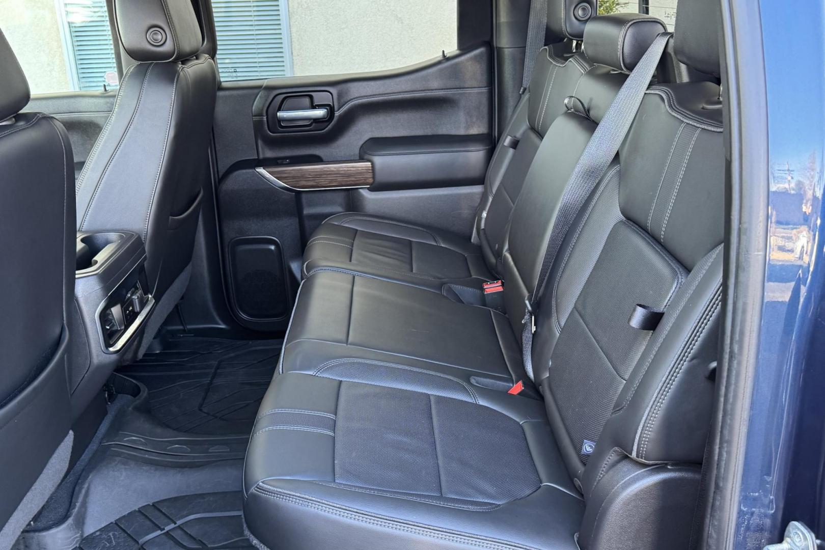 2022 Blue /Black Chevrolet Silverado 1500 High Country (3GCUYHET5NG) with an 6 Cyl 3.0 Liter Turbo Diesel engine, Automatic 10 Speed transmission, located at 2304 W. Main St., Boise, ID, 83702, (208) 342-7777, 43.622105, -116.218658 - Diesel Powered! - Photo#14
