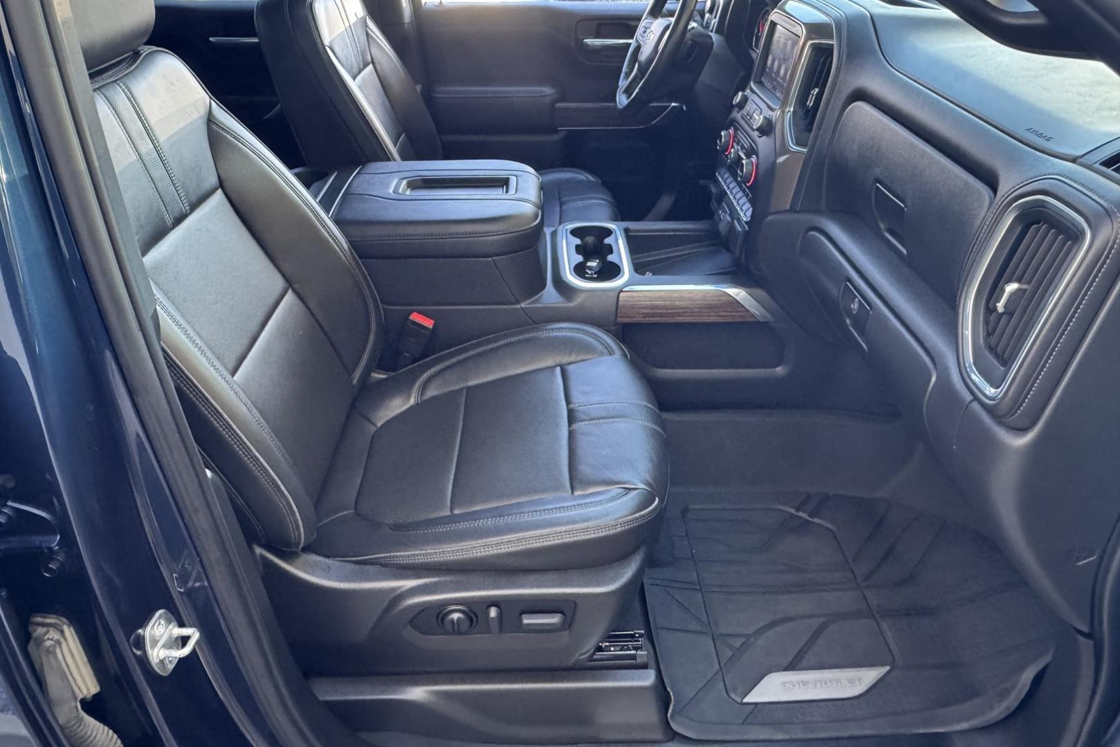 2022 Blue /Black Chevrolet Silverado 1500 High Country (3GCUYHET5NG) with an 6 Cyl 3.0 Liter Turbo Diesel engine, Automatic 10 Speed transmission, located at 2304 W. Main St., Boise, ID, 83702, (208) 342-7777, 43.622105, -116.218658 - Diesel Powered! - Photo#19