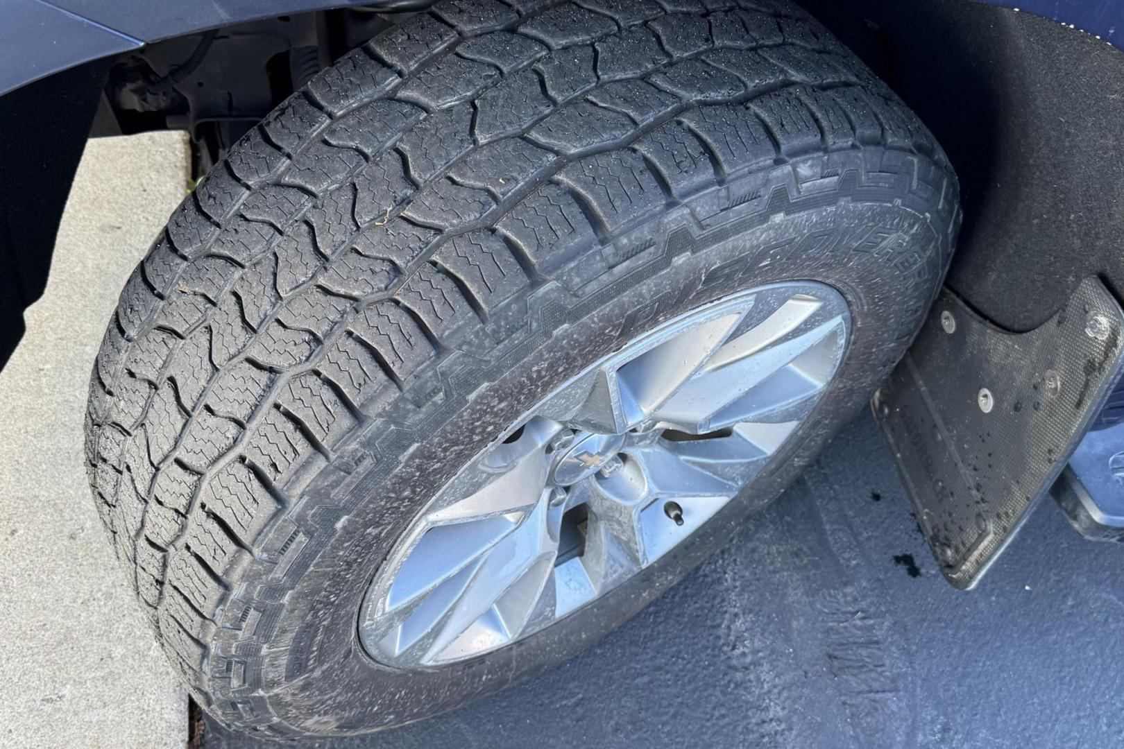 2022 Blue /Black Chevrolet Silverado 1500 High Country (3GCUYHET5NG) with an 6 Cyl 3.0 Liter Turbo Diesel engine, Automatic 10 Speed transmission, located at 2304 W. Main St., Boise, ID, 83702, (208) 342-7777, 43.622105, -116.218658 - Diesel Powered! - Photo#18
